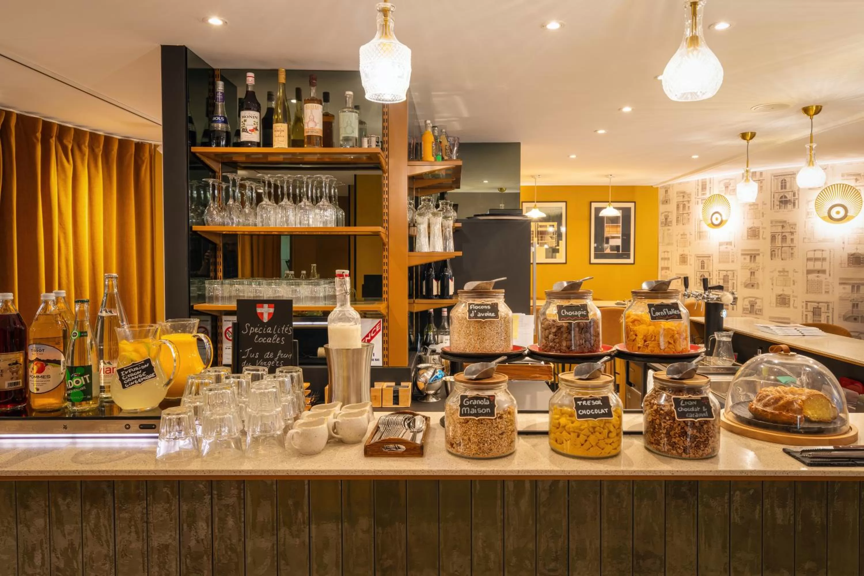 Breakfast in Le Splendid Hotel Lac D'Annecy - Handwritten Collection