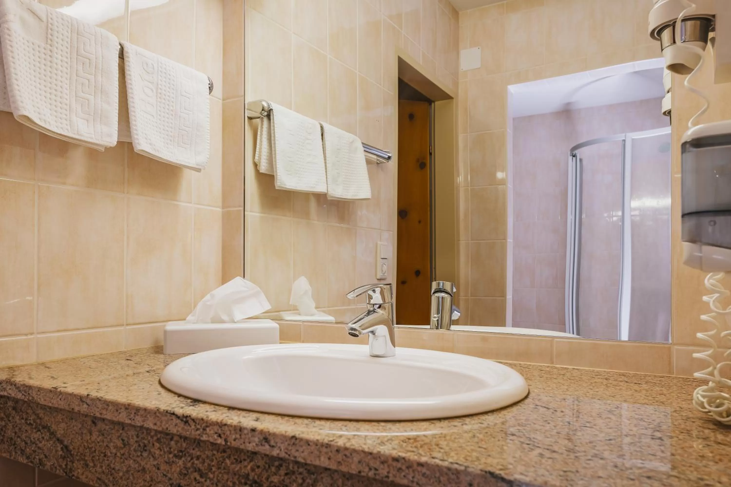 Bathroom in Hotel TONI inklusive Zell am See - Kaprun Sommerkarte