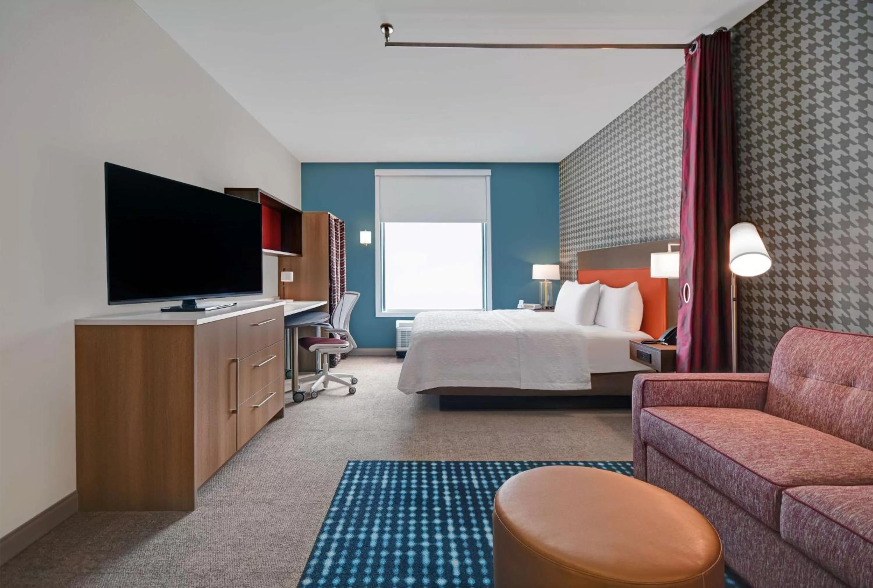 Living room, Bed in Home2 Suites by Hilton Blacksburg University