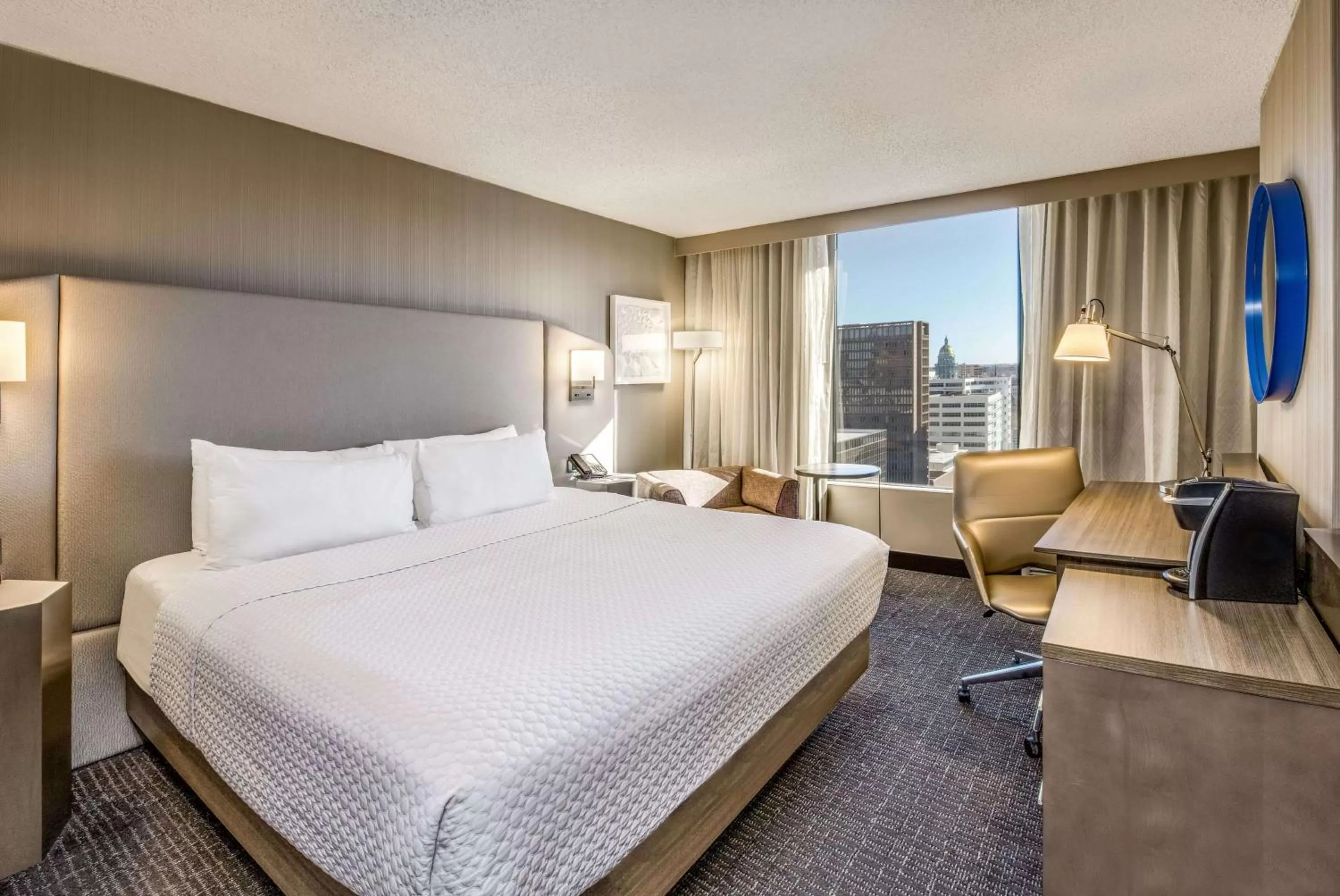 Photo of the whole room, Bed in Sonesta Denver Downtown