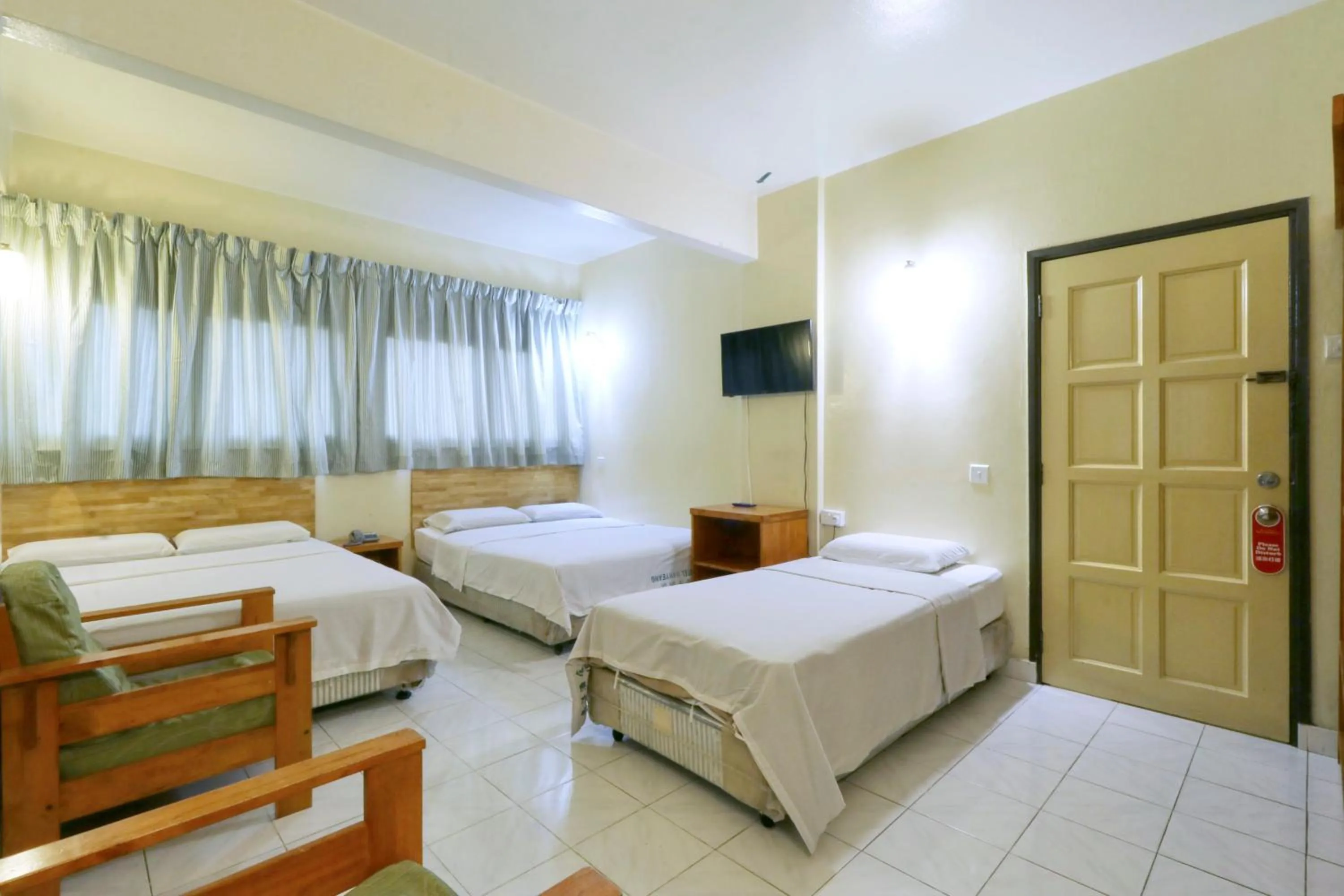 Photo of the whole room, Bed in Nan Yeang Hotel Petaling Street