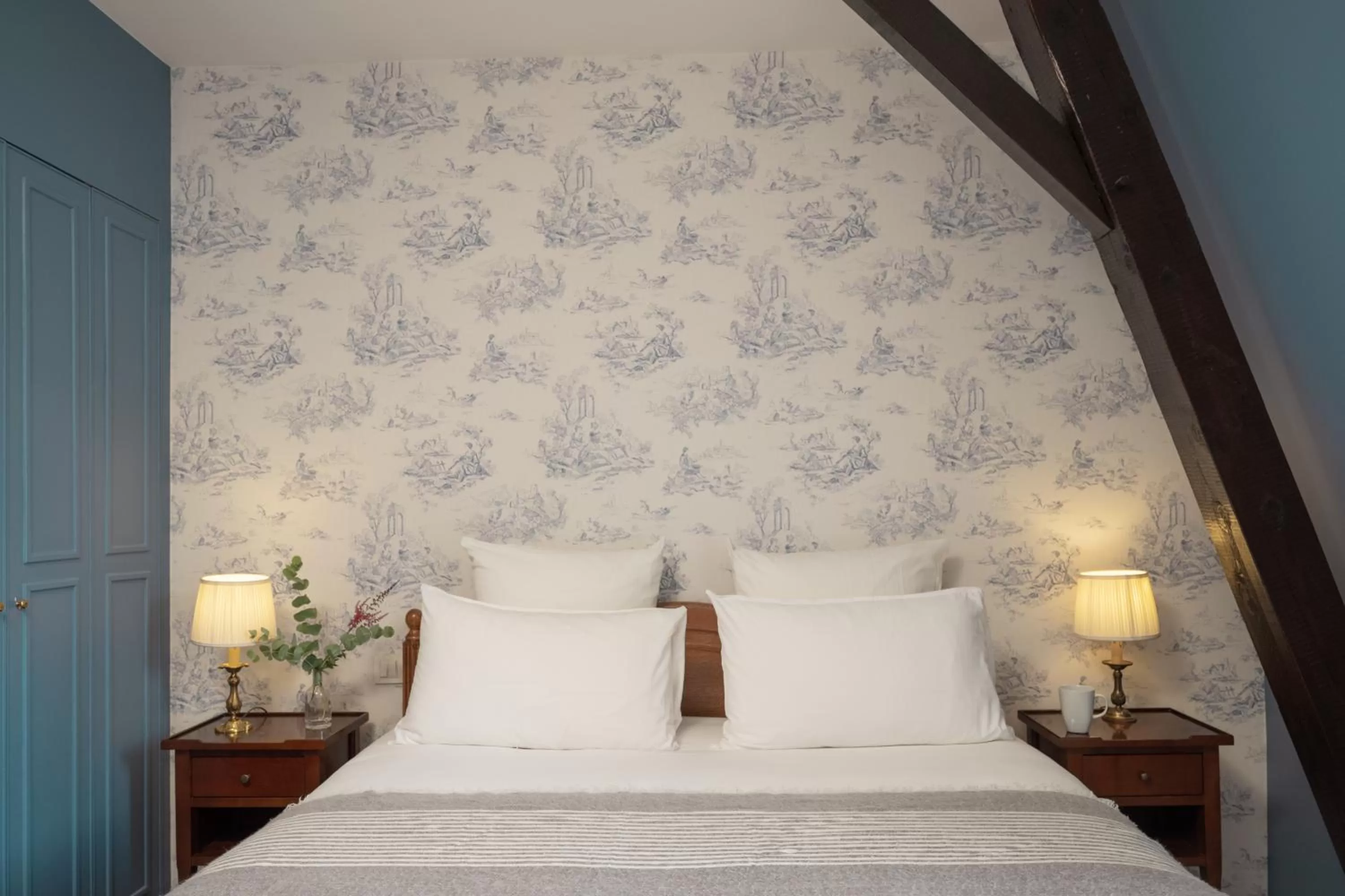 Bed in Hotel des Grandes Ecoles