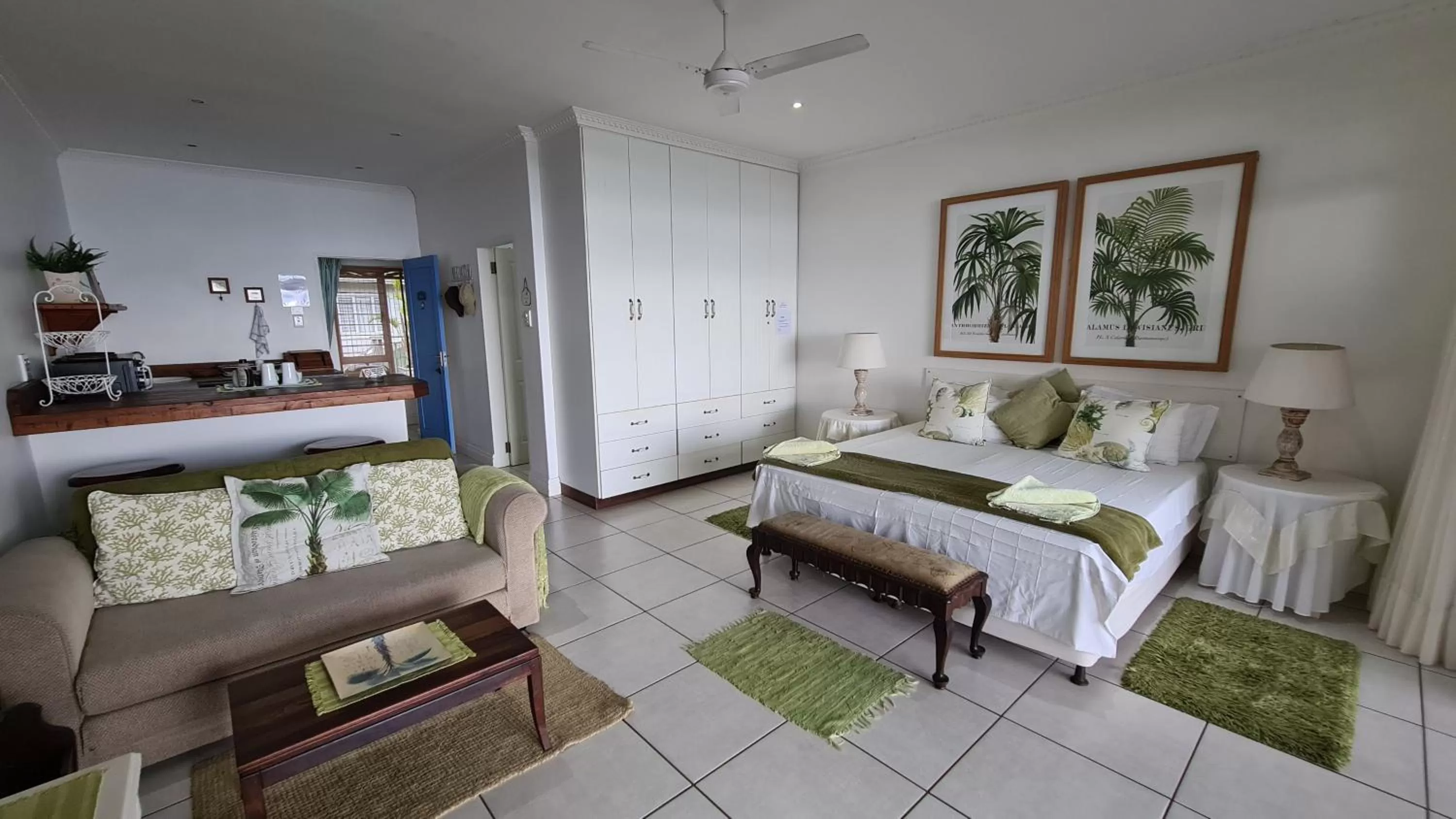 Photo of the whole room, Bed in Shaka's Seat Guesthouse