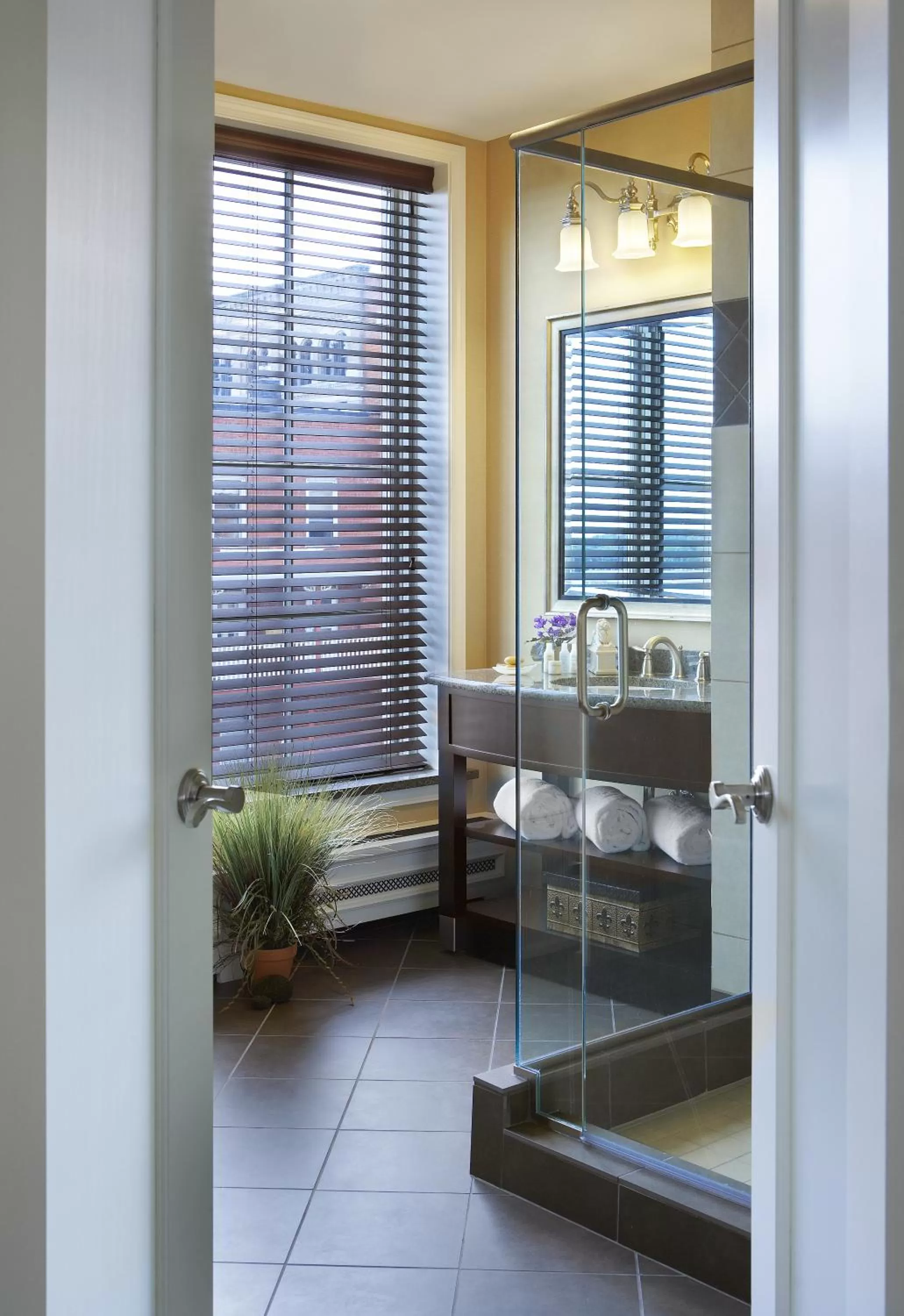 Bathroom in Hotel Julien Dubuque