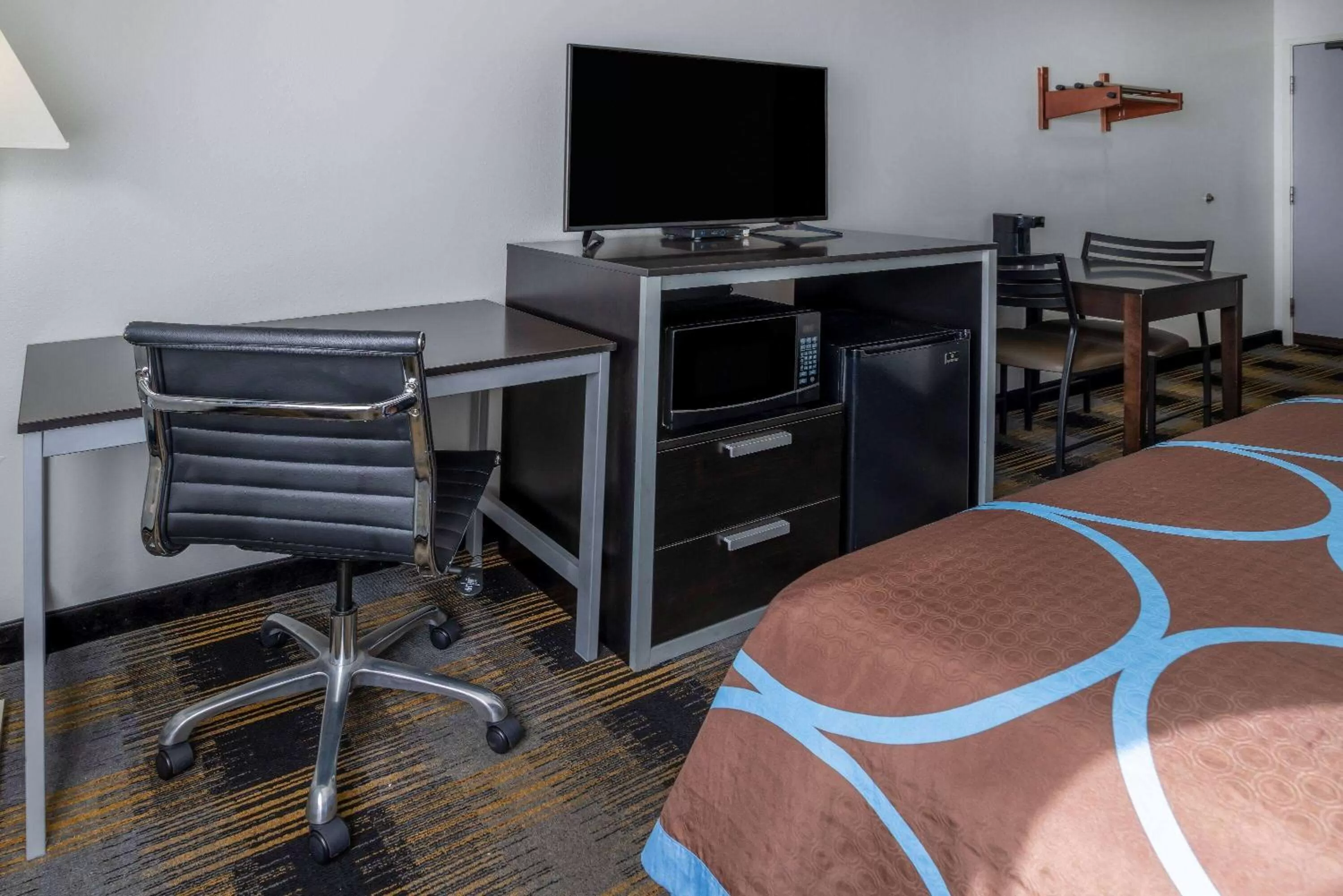 Photo of the whole room in Super 8 by Wyndham Villa Rica