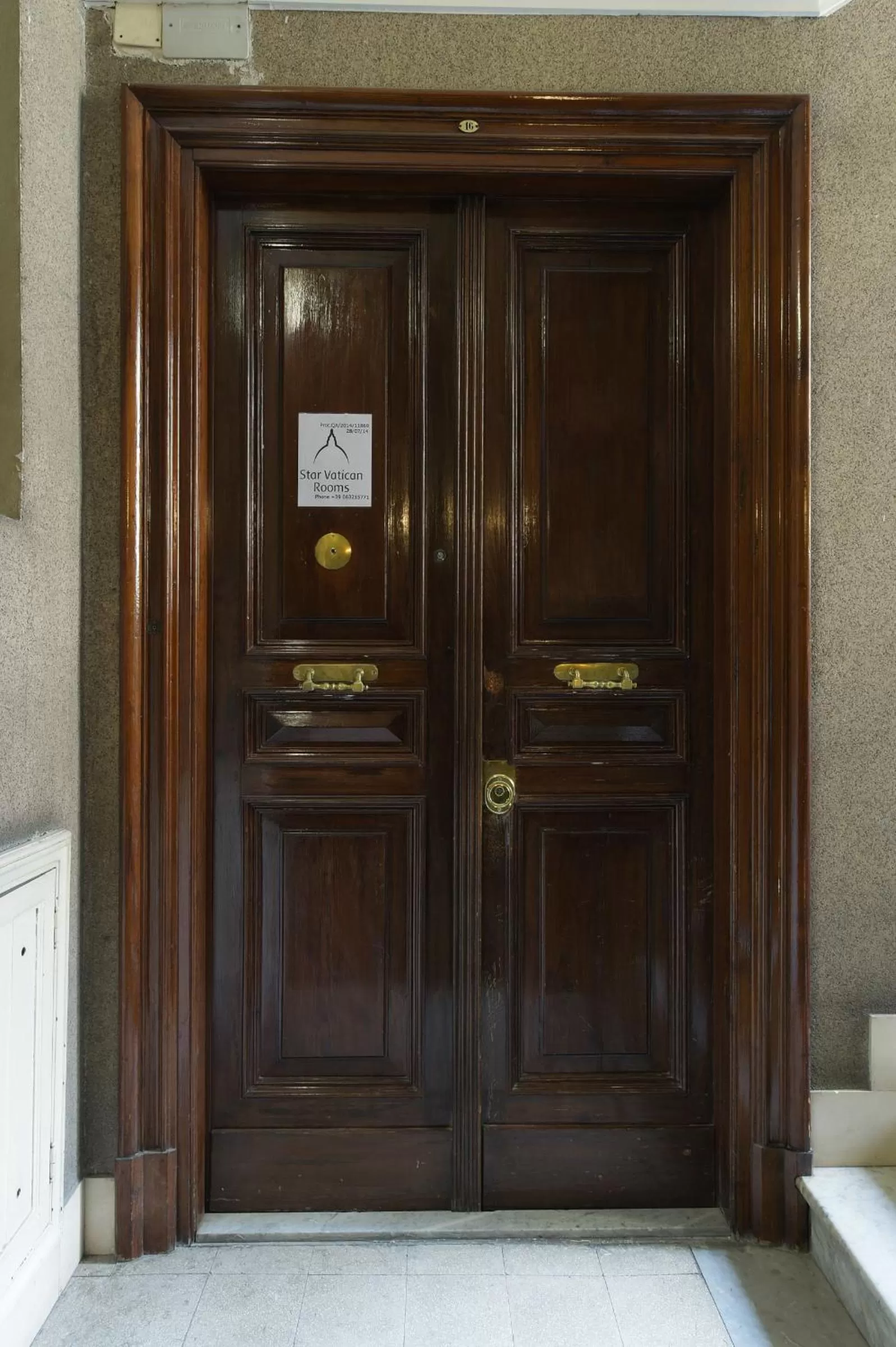 Facade/entrance in Star Vatican Rooms