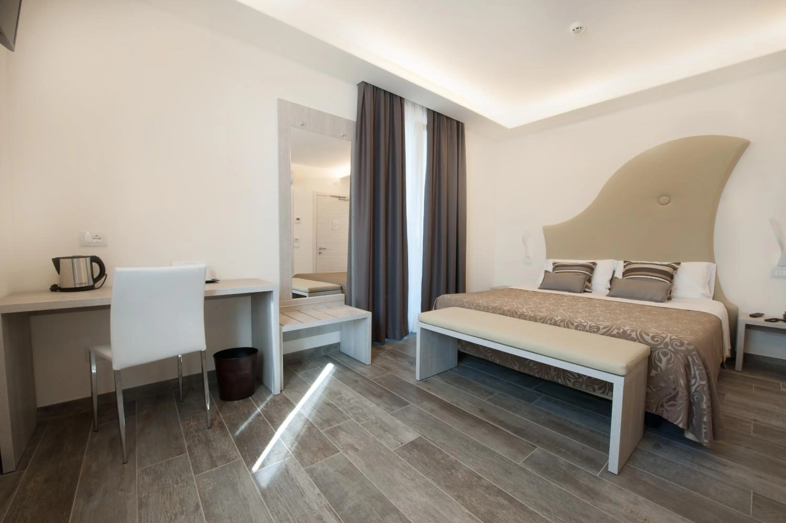Superior Double Room with Balcony in Hotel Italia