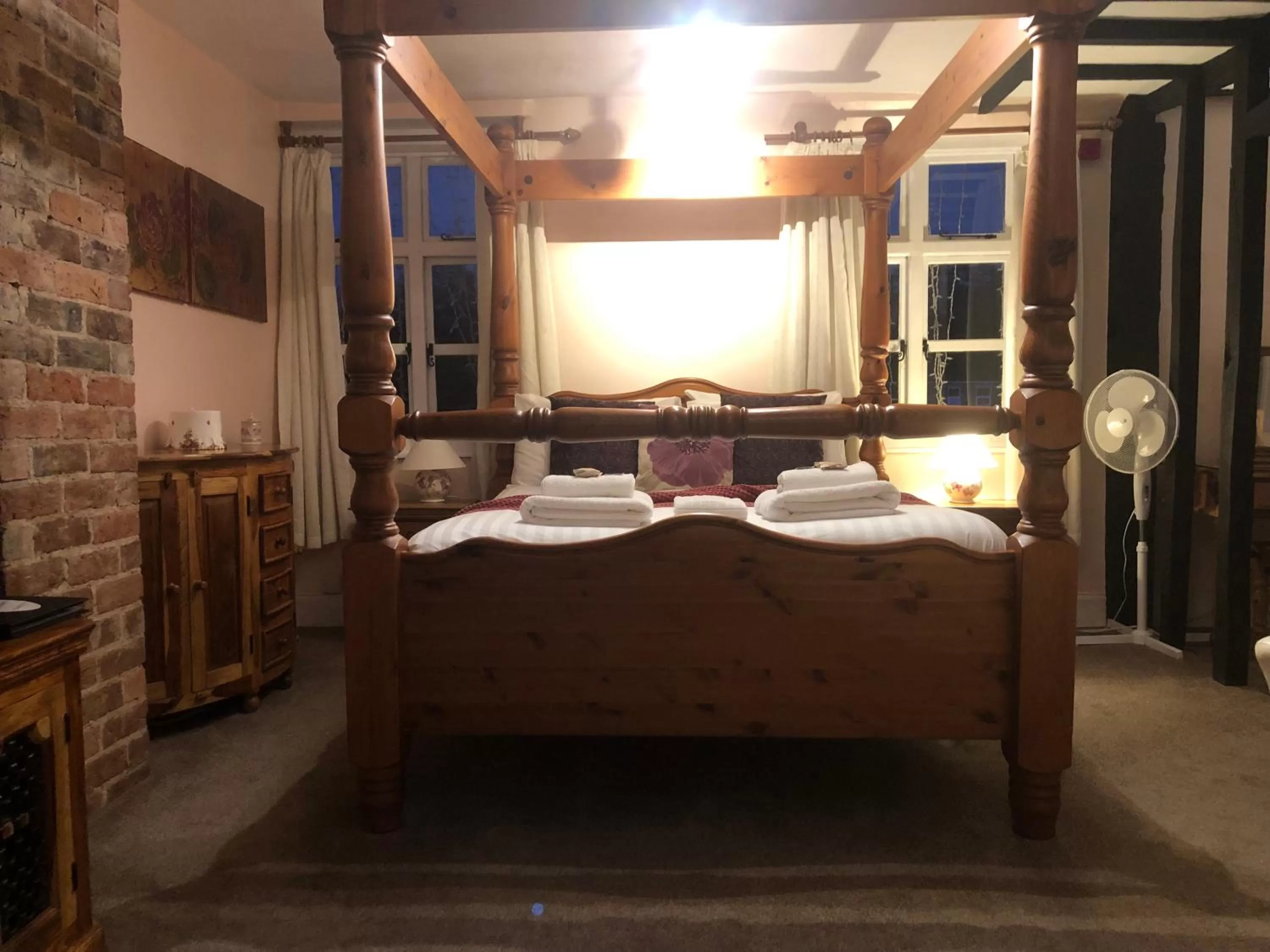 Bed in The Mug House Inn