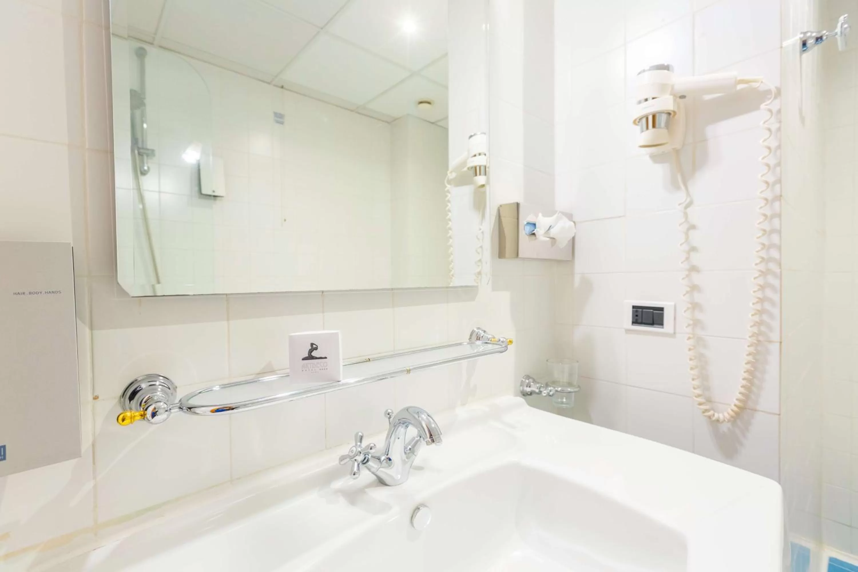 Bathroom in Best Western Hotel Artdeco