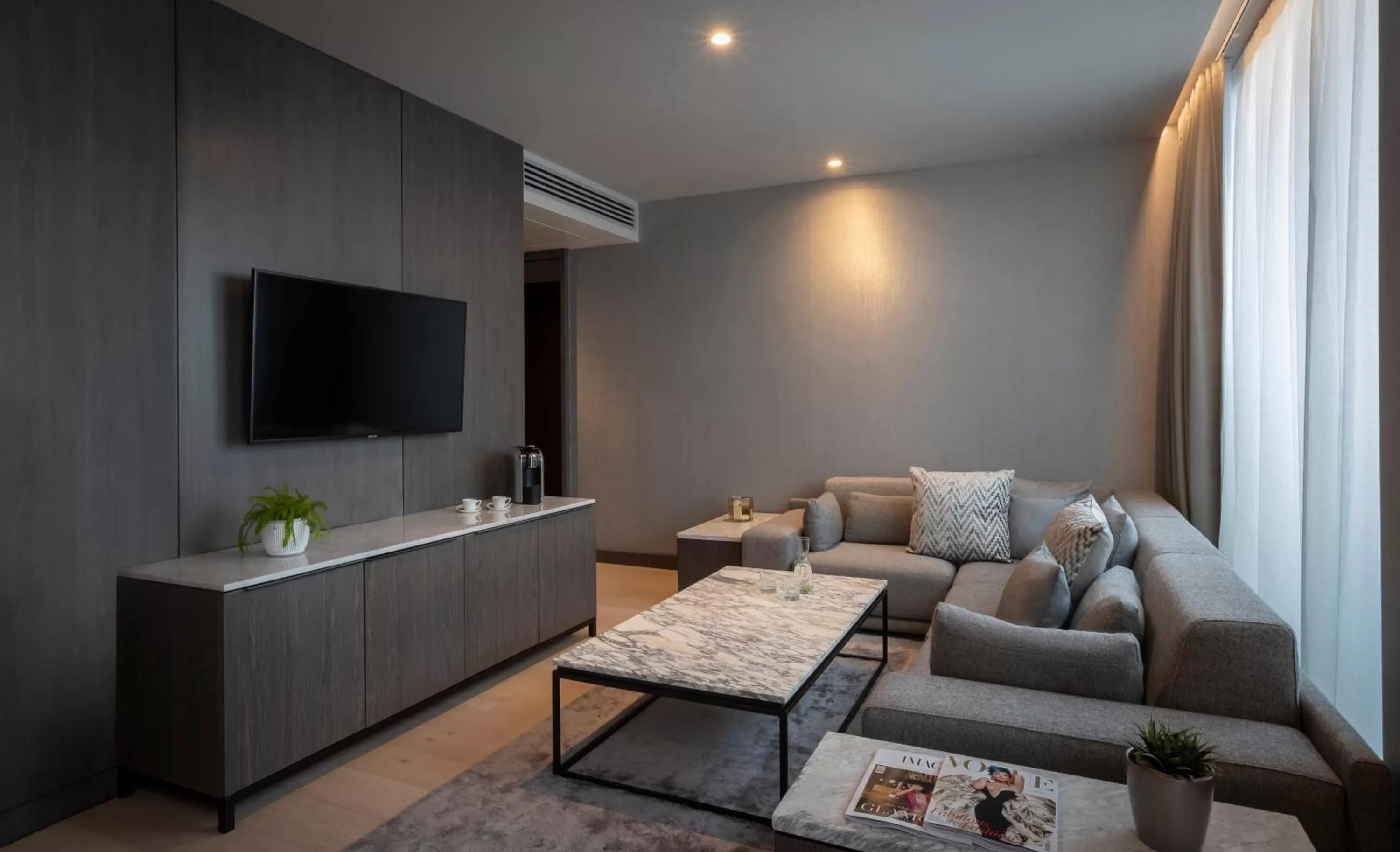 Living room in Radisson Blu Royal Hotel Dublin