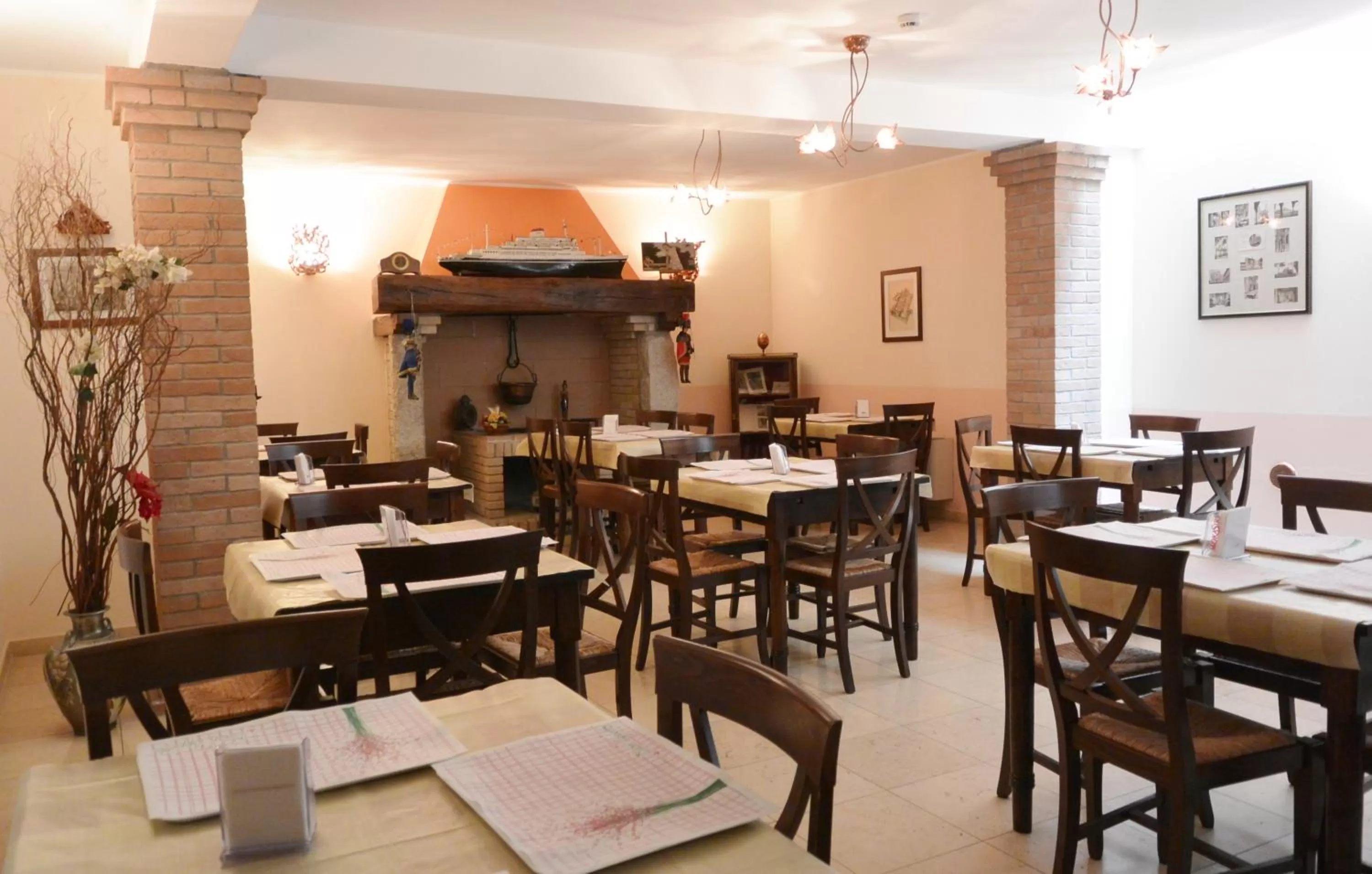 Restaurant/places to eat in Hotel Ristorante Italia