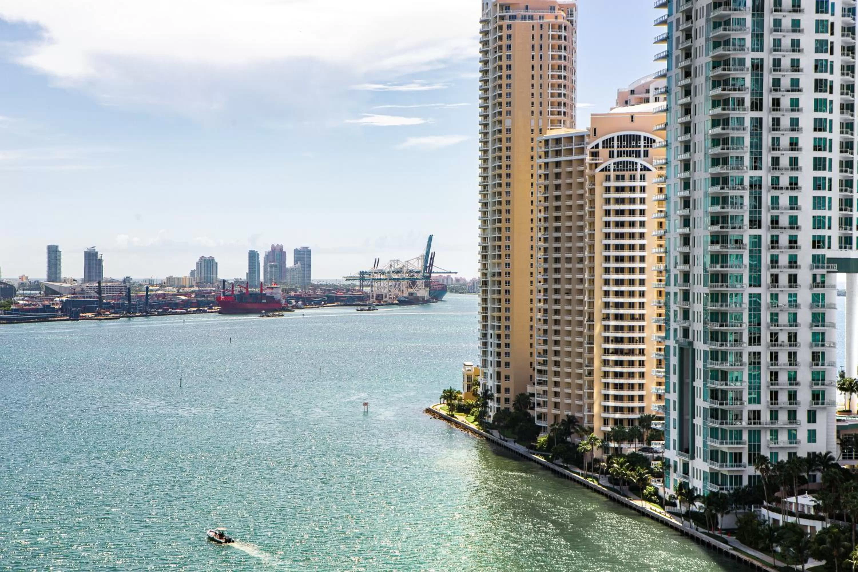 Photo of the whole room in Kimpton EPIC Hotel by IHG