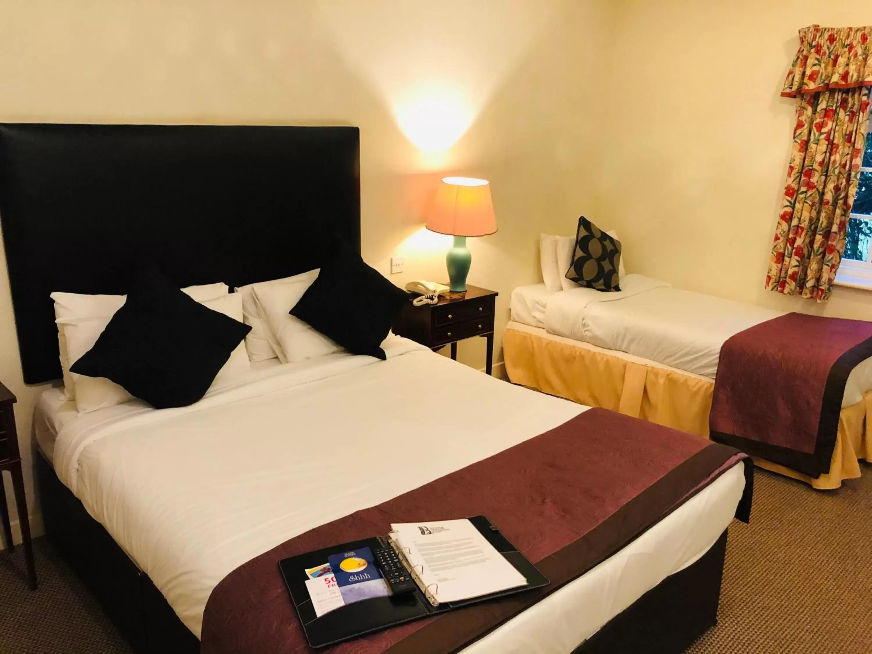 Classic Triple Room in Marston Farm Hotel Classic Triple Room in Marston Farm Hotel