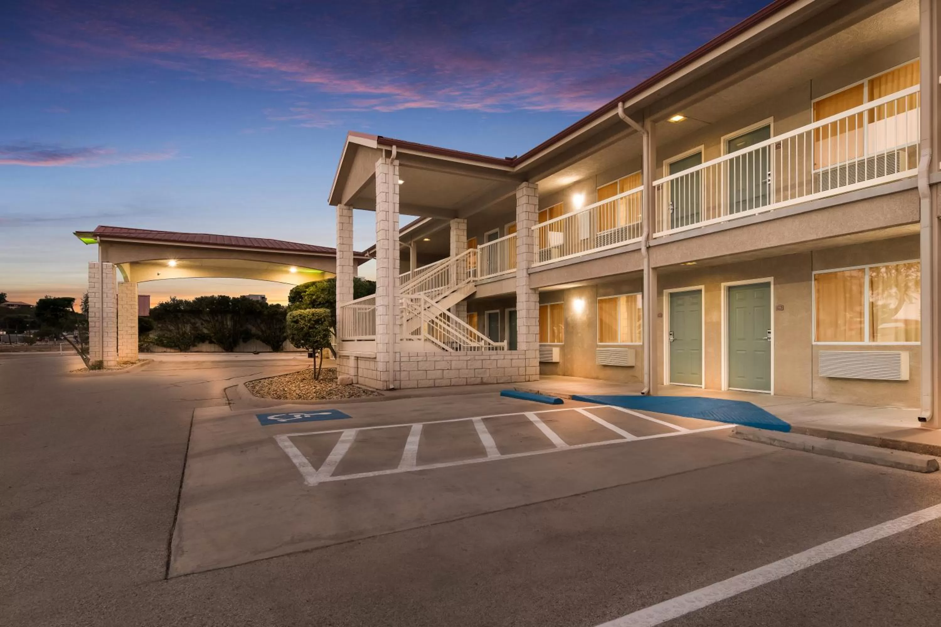 Property building in Quality Inn Sonora TX