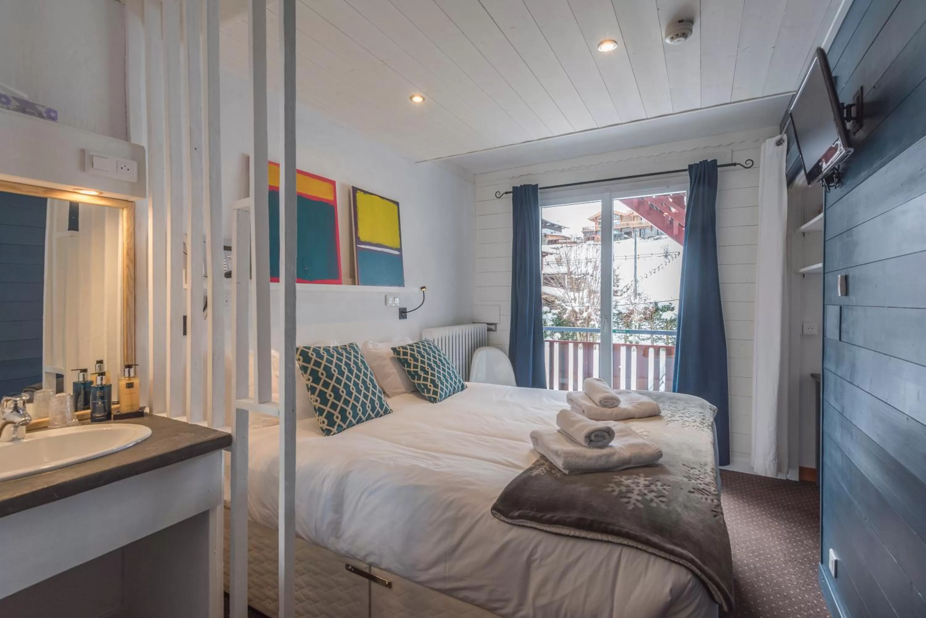 Bed in Hôtel La Chaumière