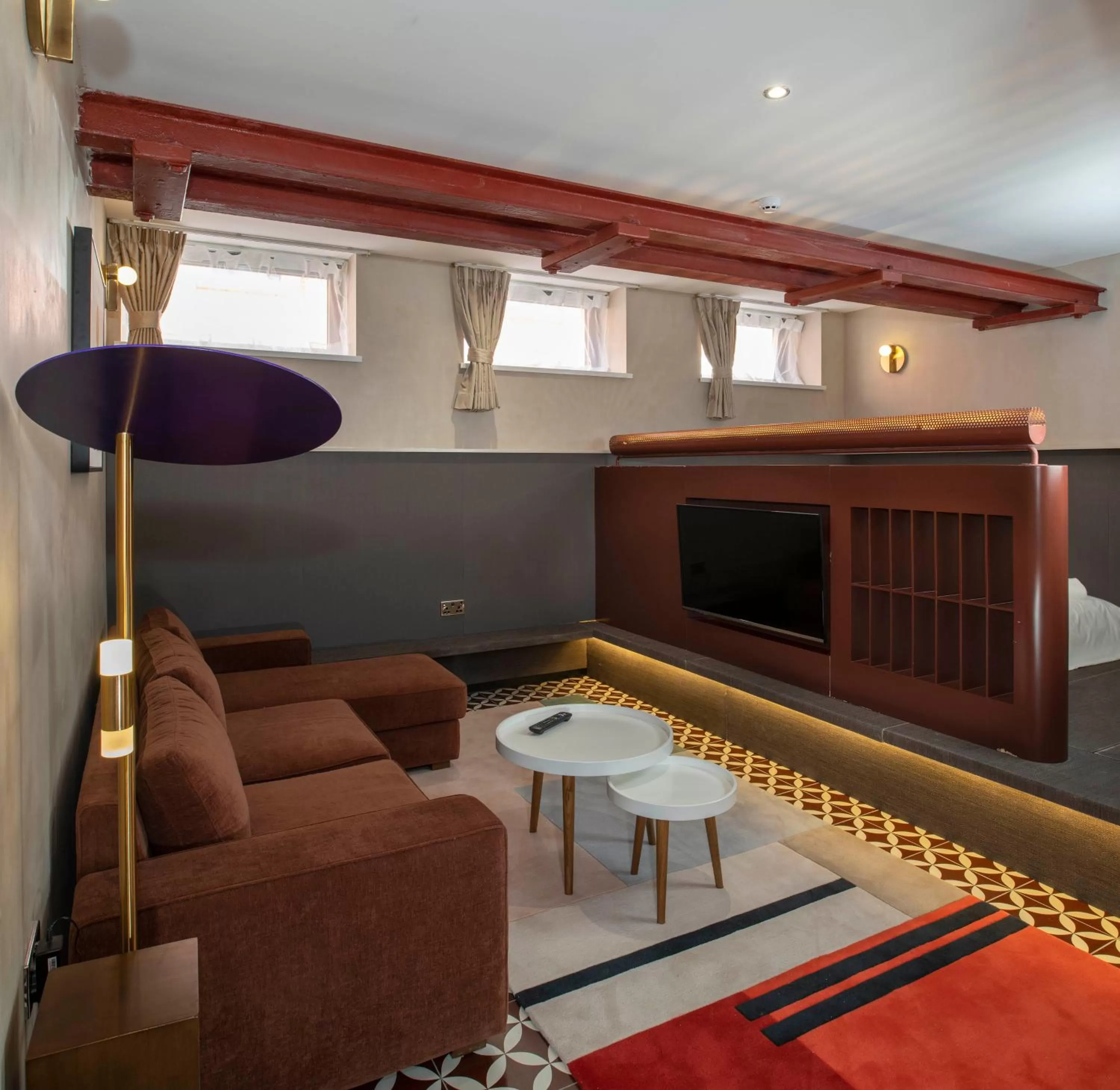 TV and multimedia in Trueman Court Luxury Serviced Apartments