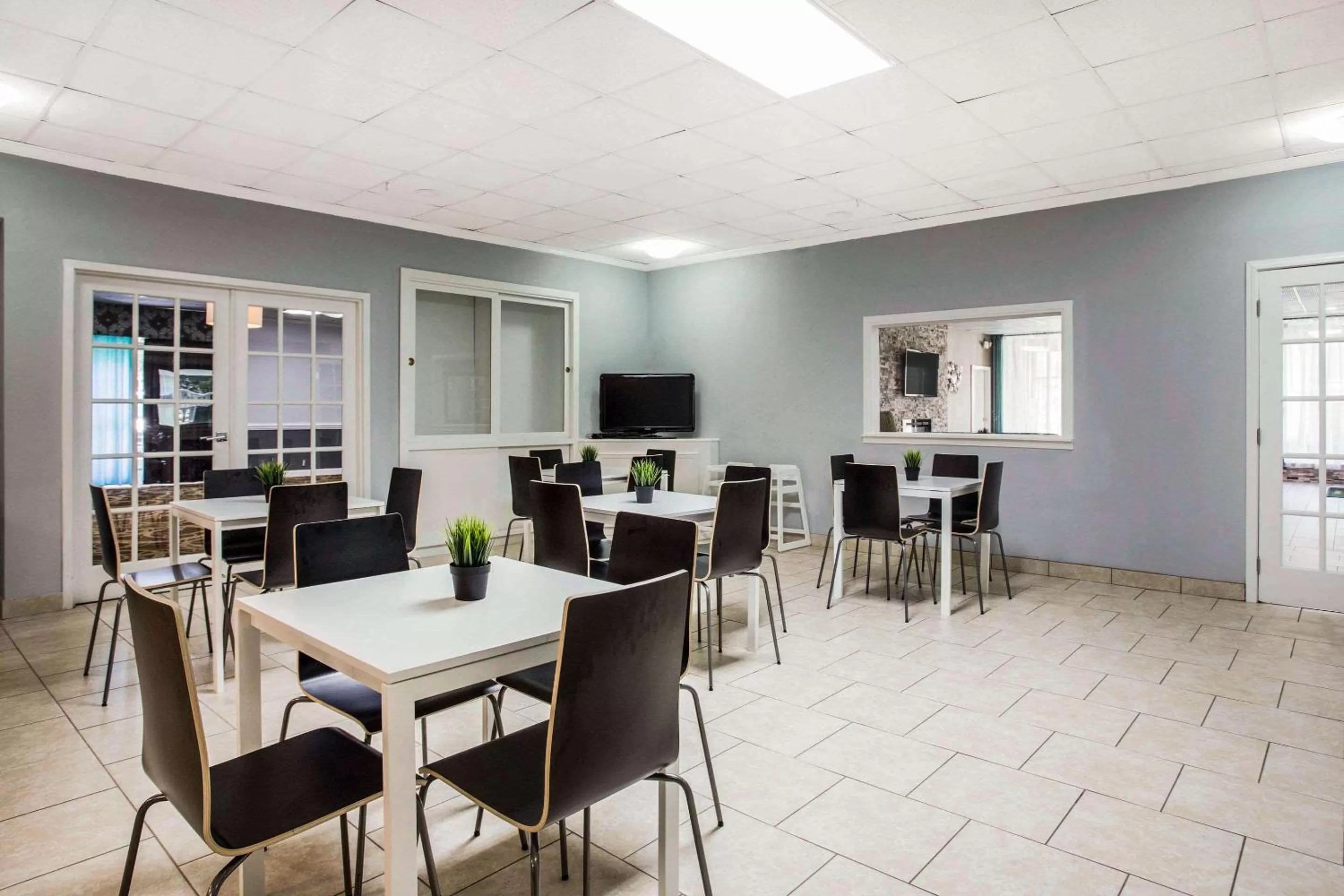 Restaurant/places to eat in Quality Inn & Suites University Area