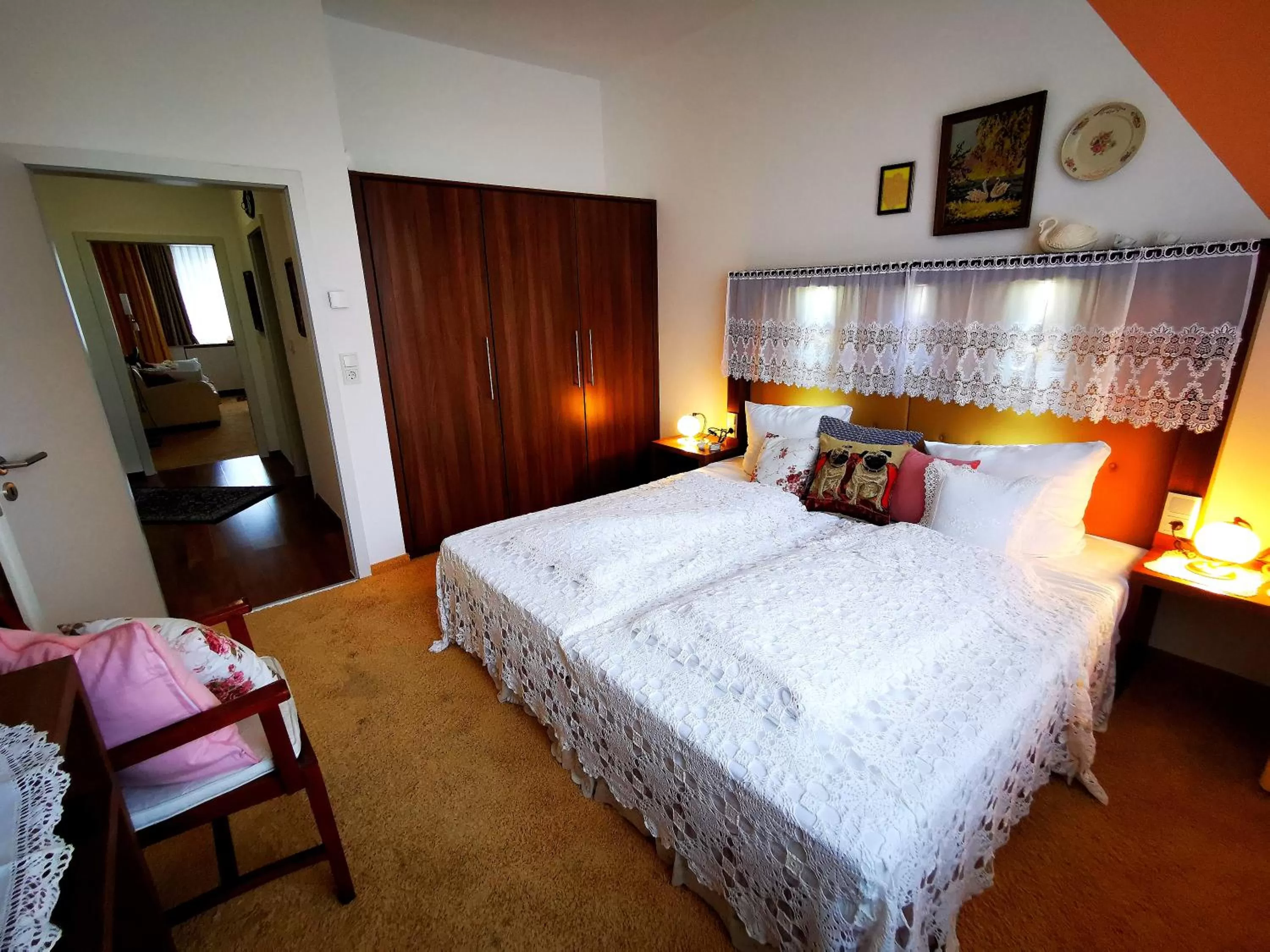 Bed in Tante ALMA's Mannheimer Hotel