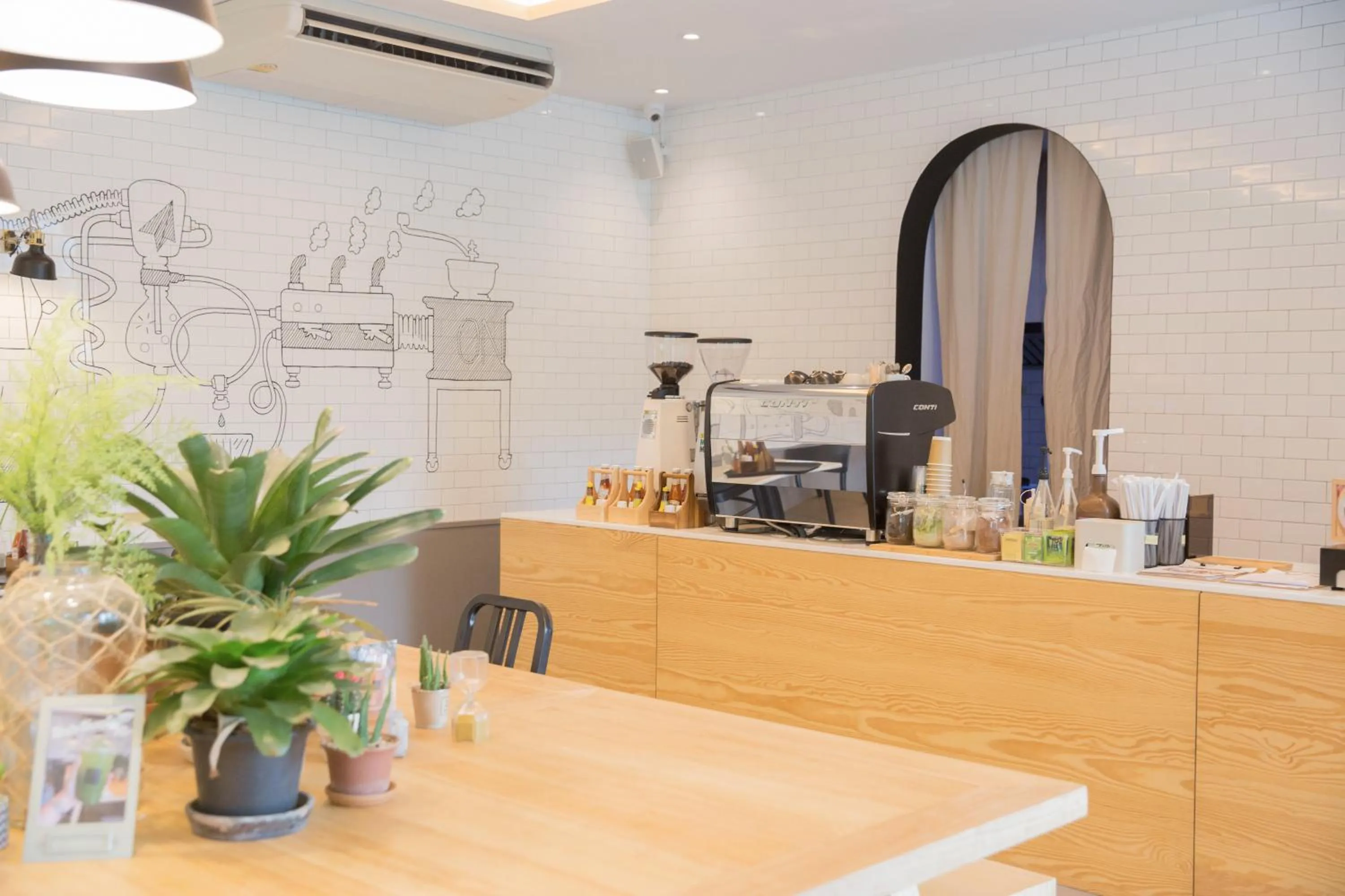 Restaurant/places to eat in The Journey Hotel Laksi