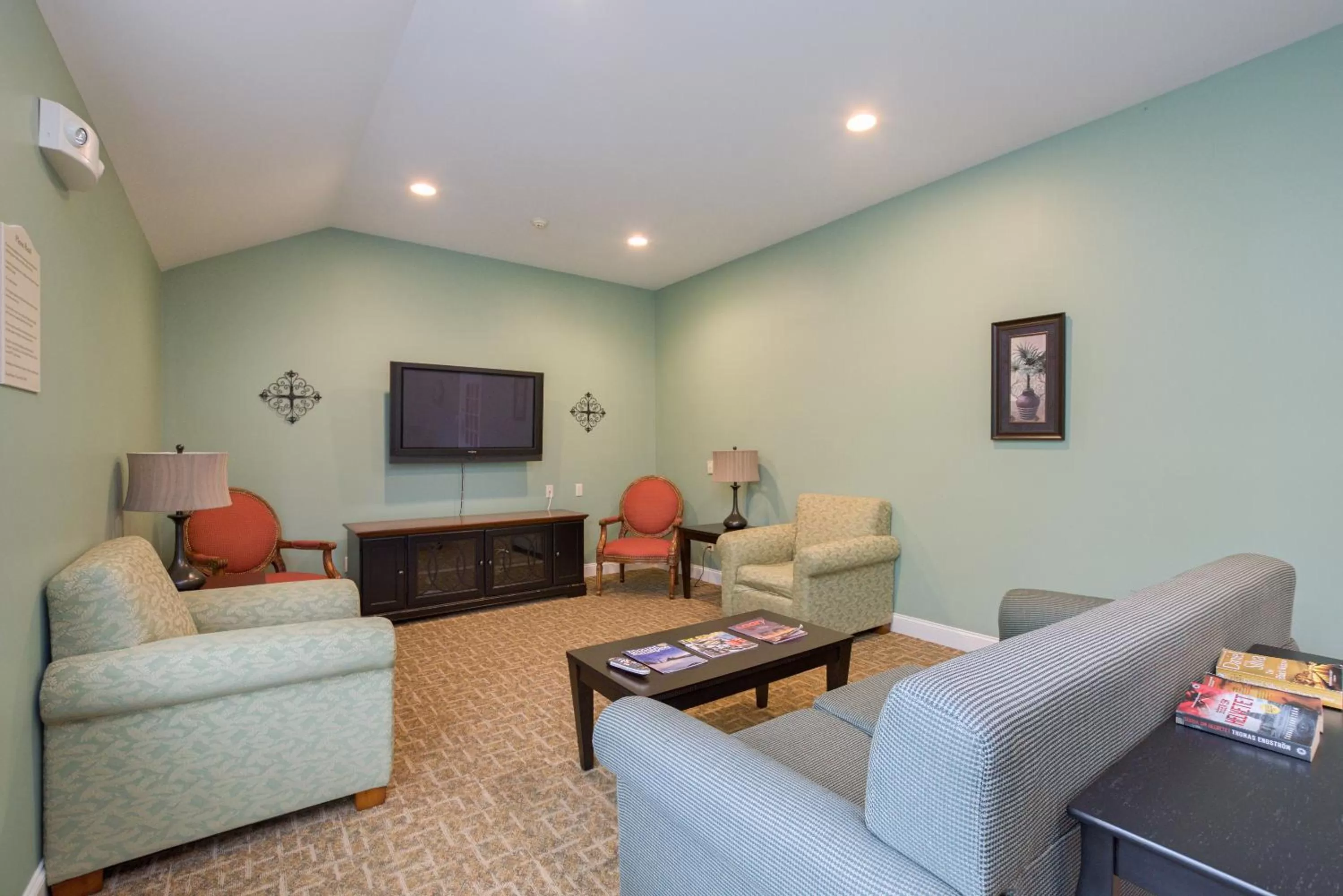 Communal lounge/ TV room in Coachman Inn