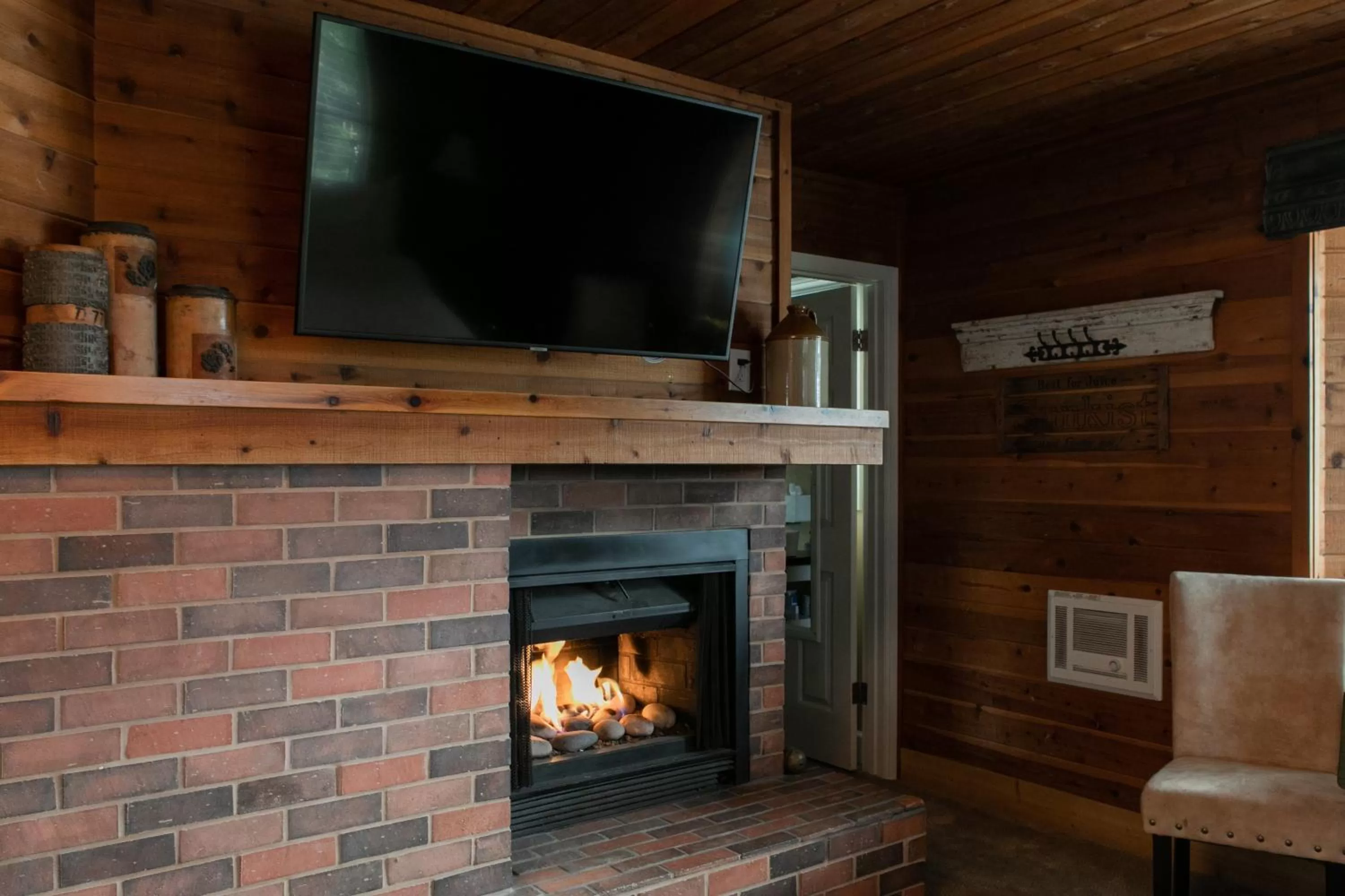 TV and multimedia in J Patrick Inn