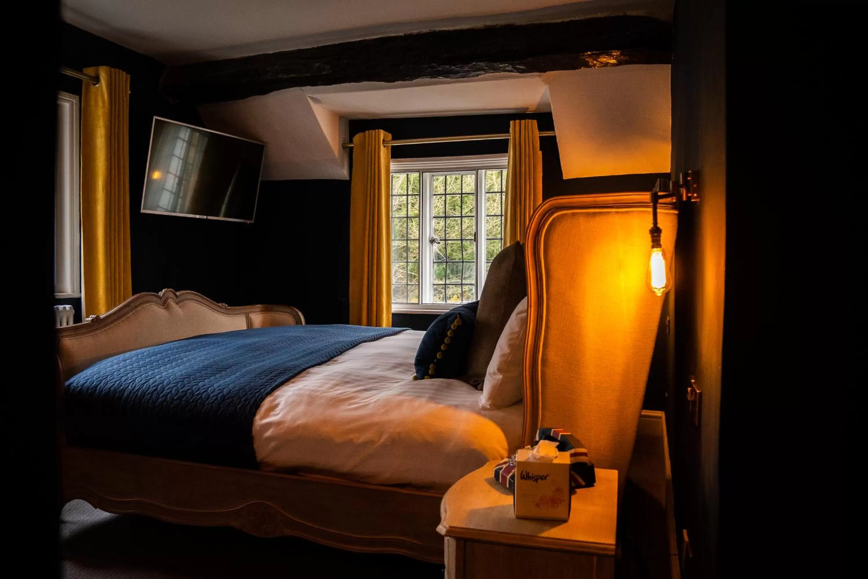 Bedroom, Bed in The Bridge