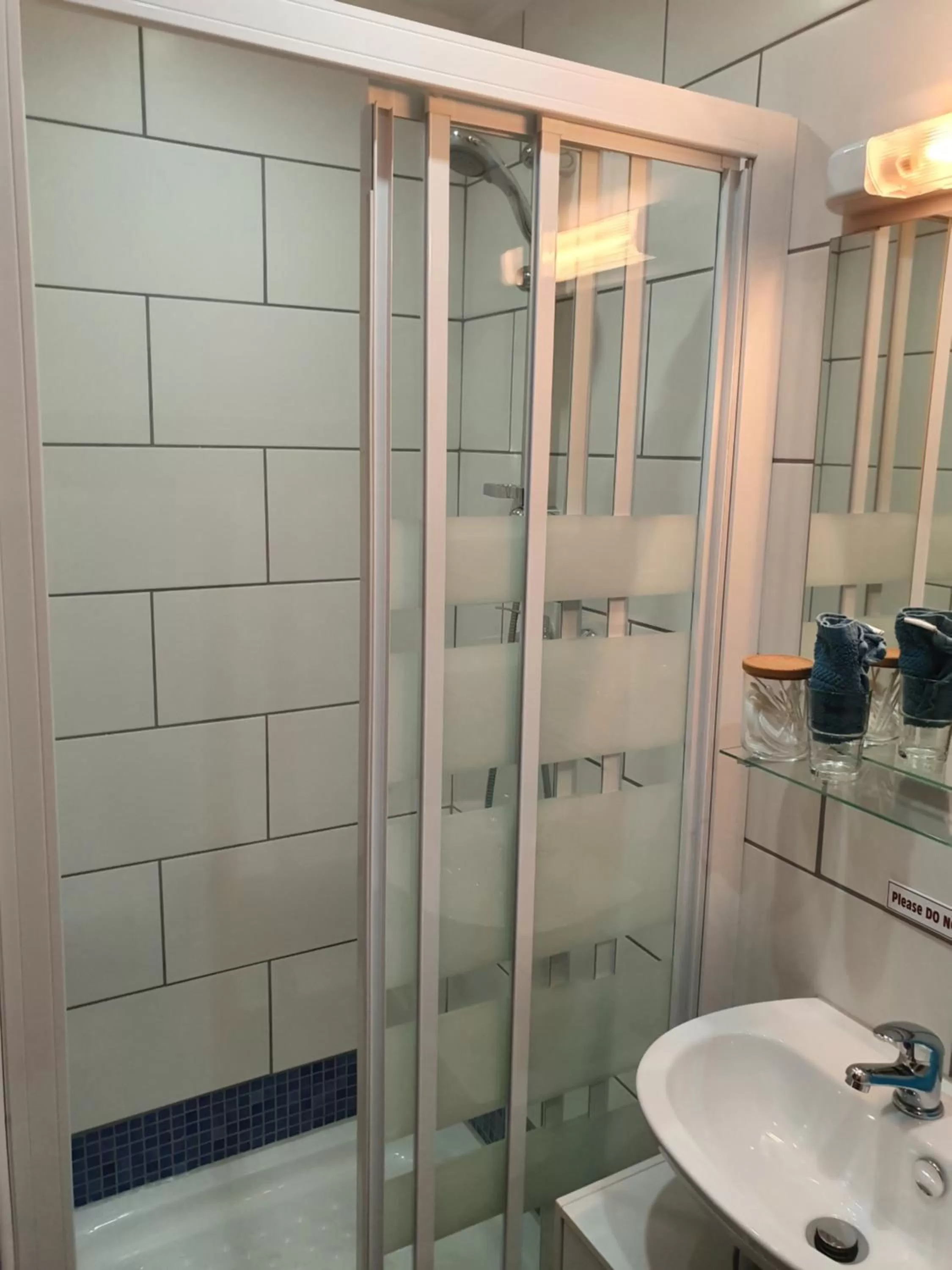 Bathroom in B&B Drum Farm