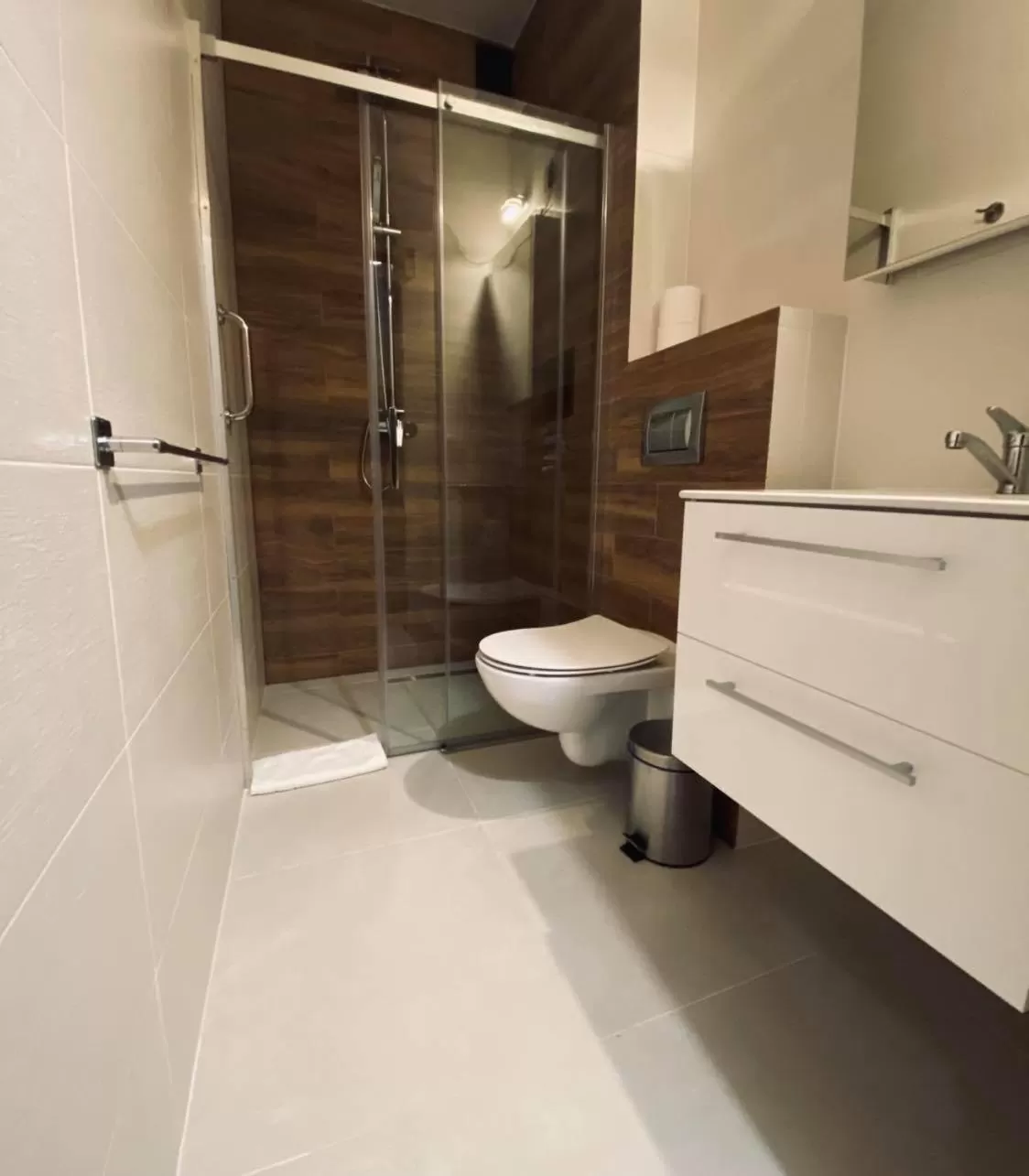 Shower in Hotel Kolorowa