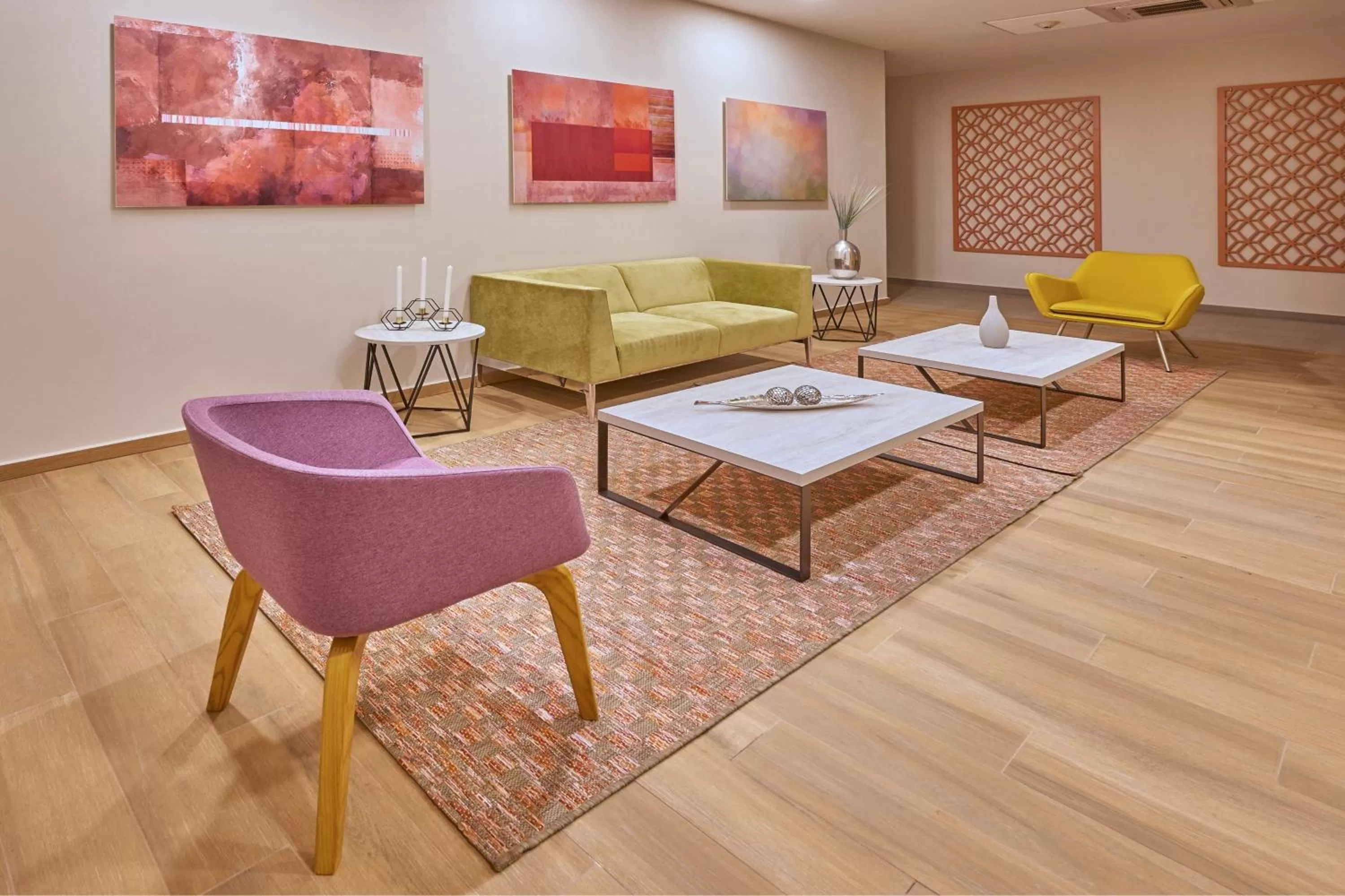 Living room in City Express Suites by Marriott Cancún Aeropuerto