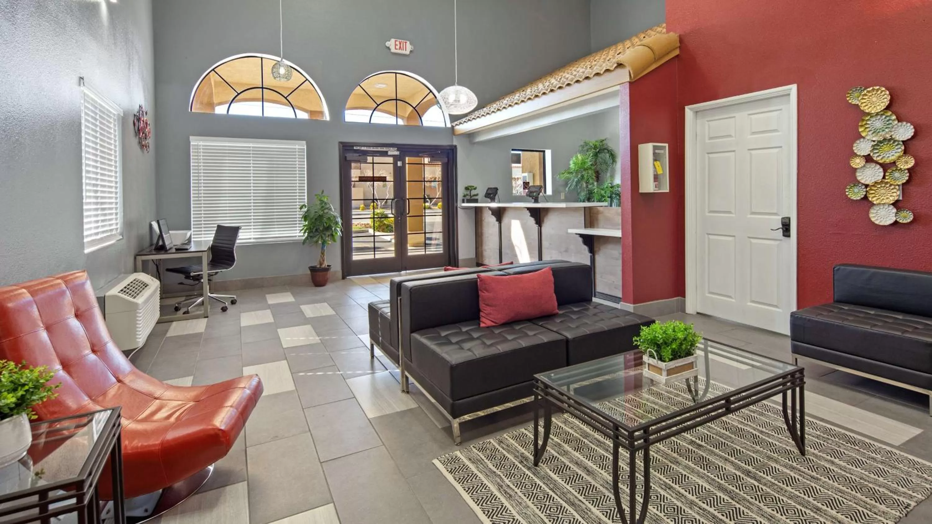 Lobby or reception in SureStay Plus Hotel by Best Western Hesperia