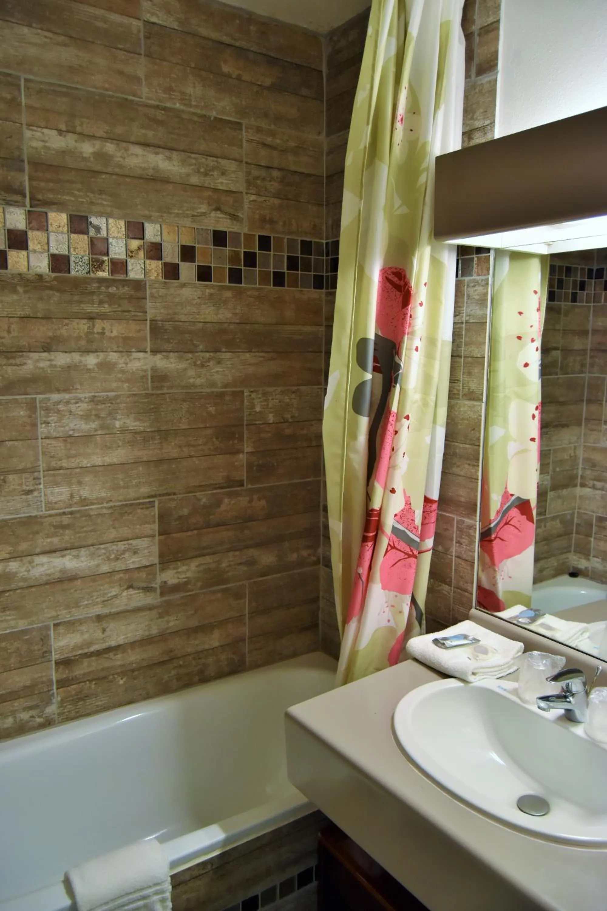 Bathroom in Contact Hotel Utah Beach Carentan