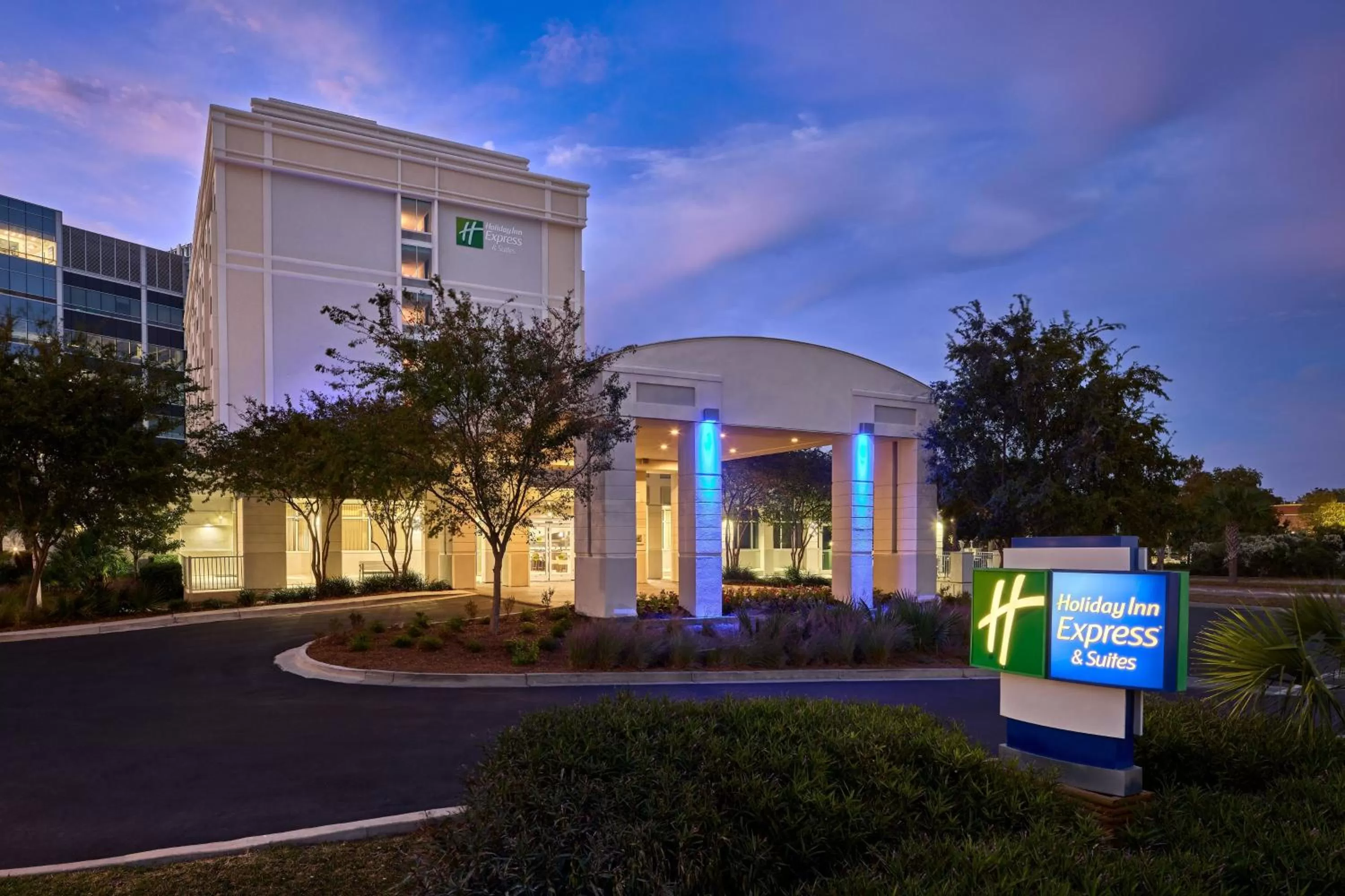 Property building in Holiday Inn Express & Suites Charleston DWTN -Westedge by IHG