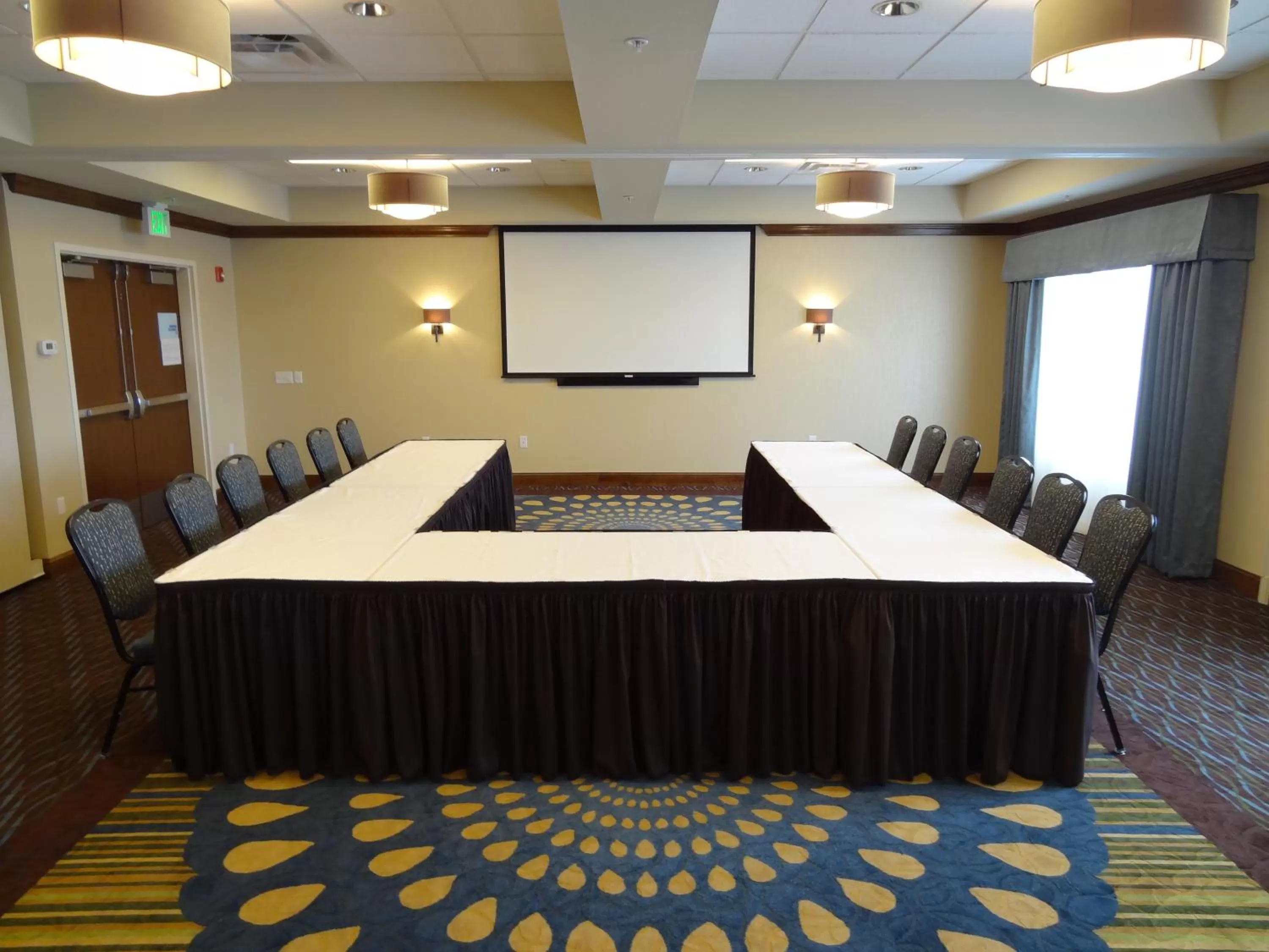 Banquet/Function facilities in Glacier Peaks Hotel