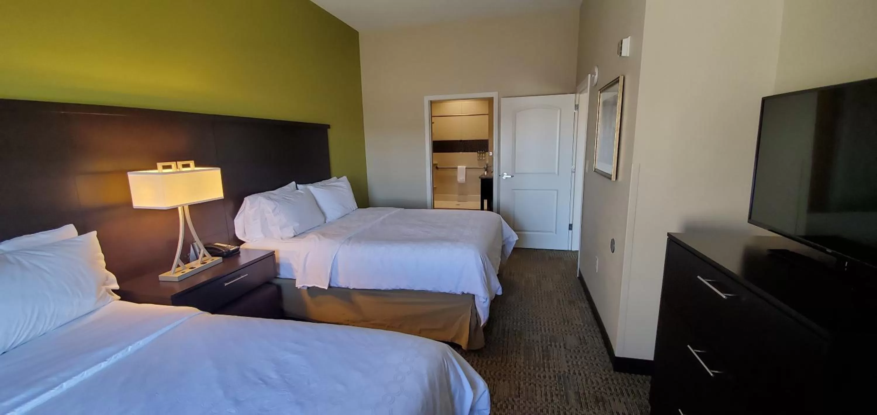 Photo of the whole room, Bed in Staybridge Suites Eau Claire - Altoona by IHG