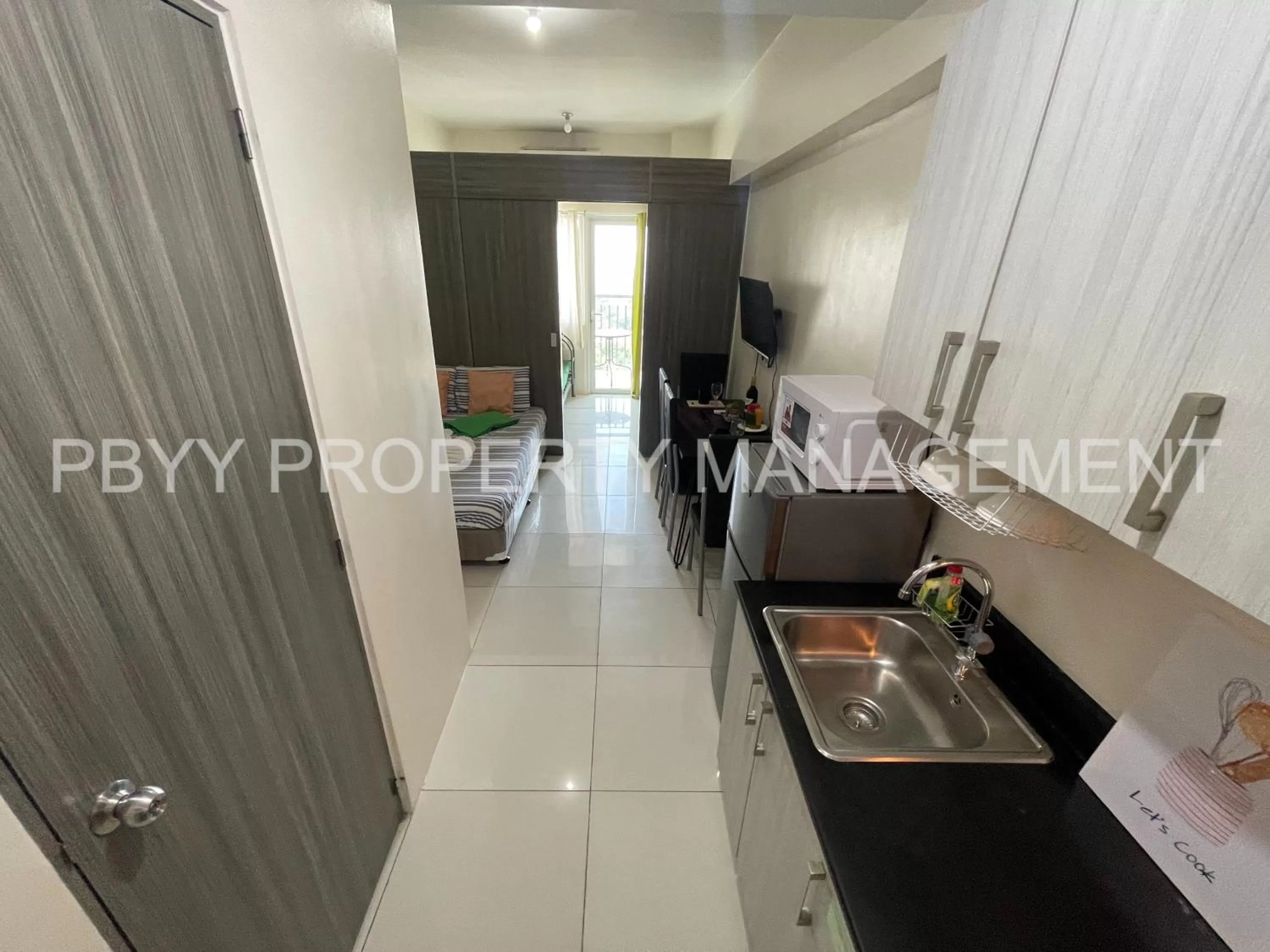 Kitchen or kitchenette in Green Residences Stays by PBYY