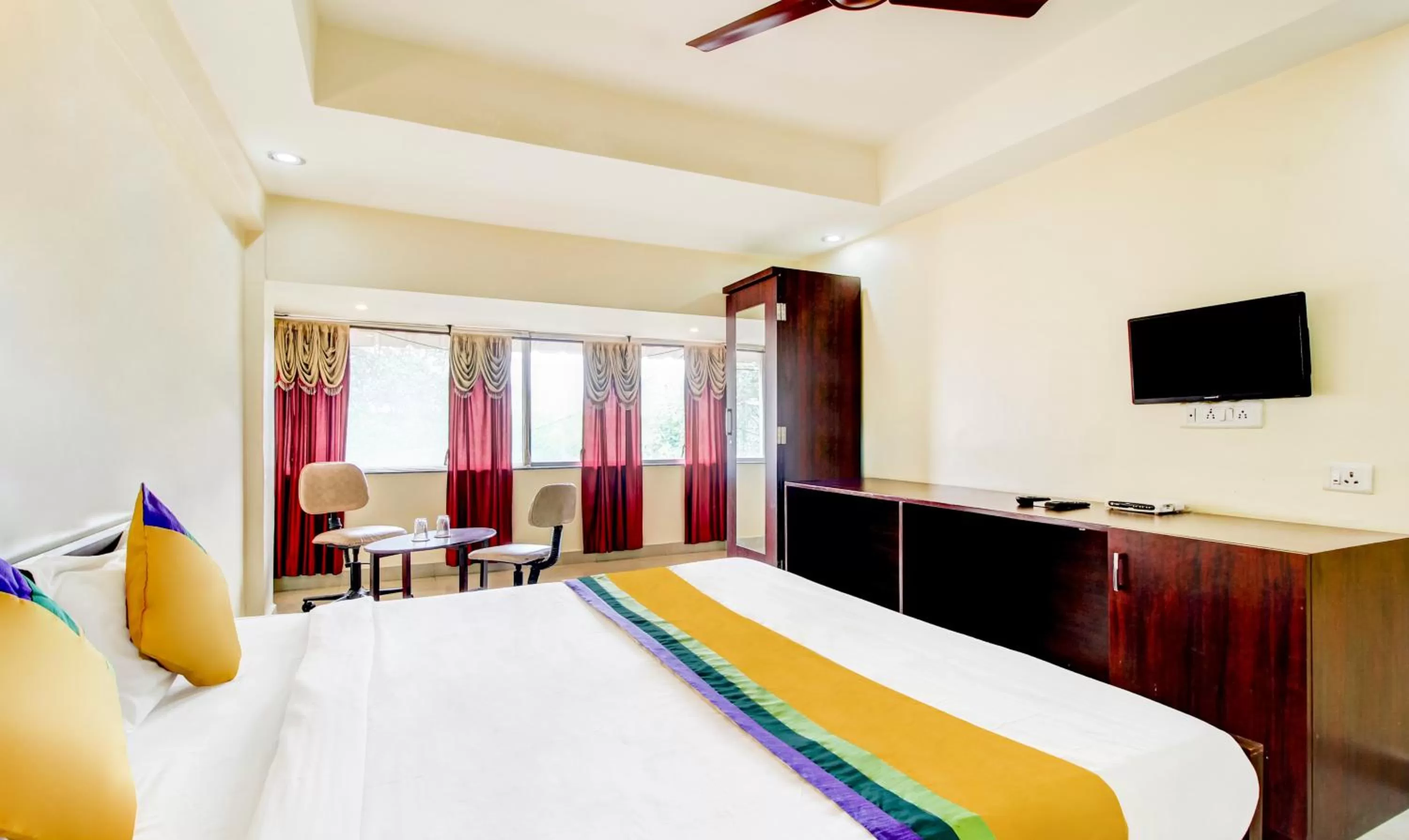 Bedroom, Bed in Itsy Hotels Aditya