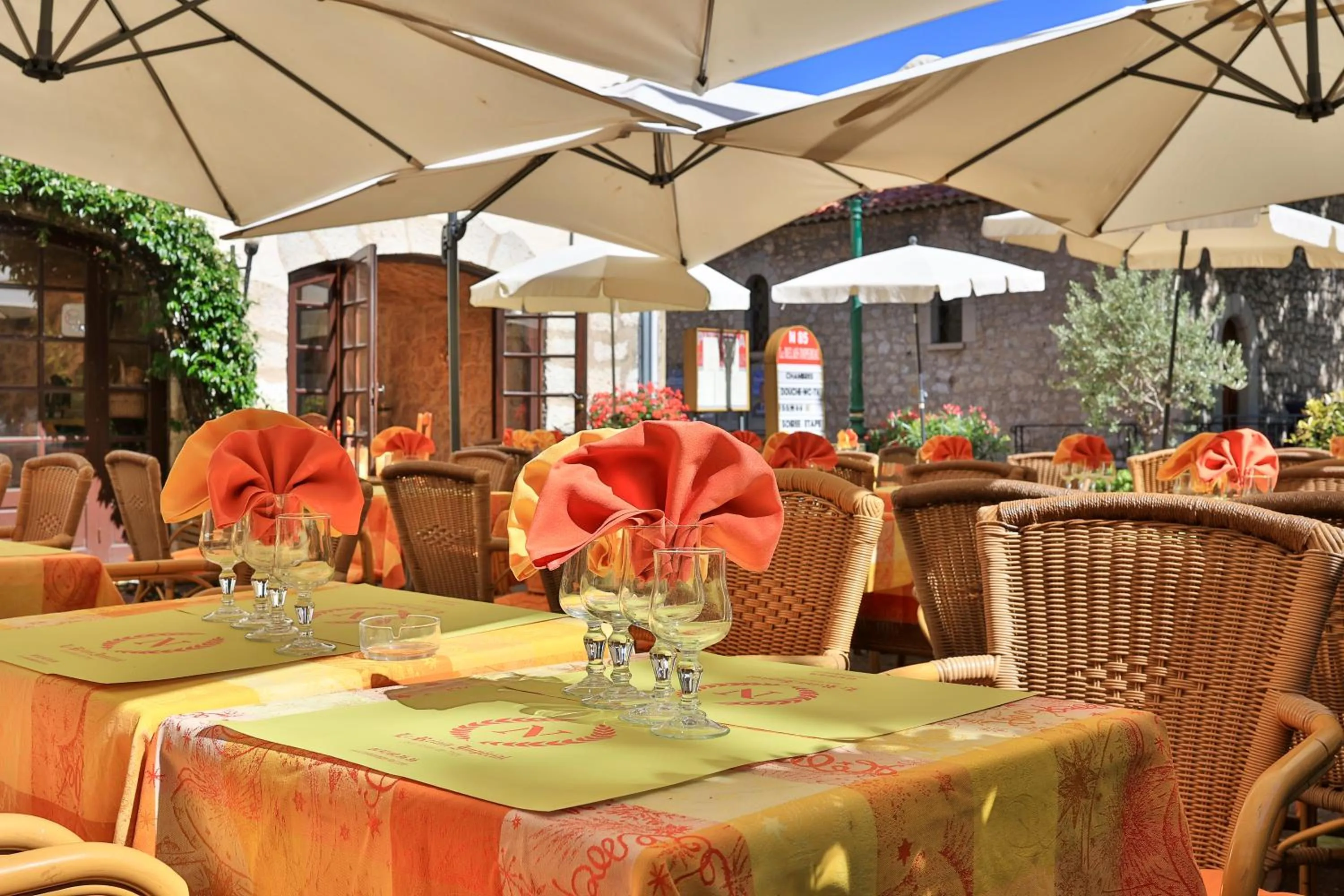 Restaurant/places to eat in Logis Le Relais Imperial