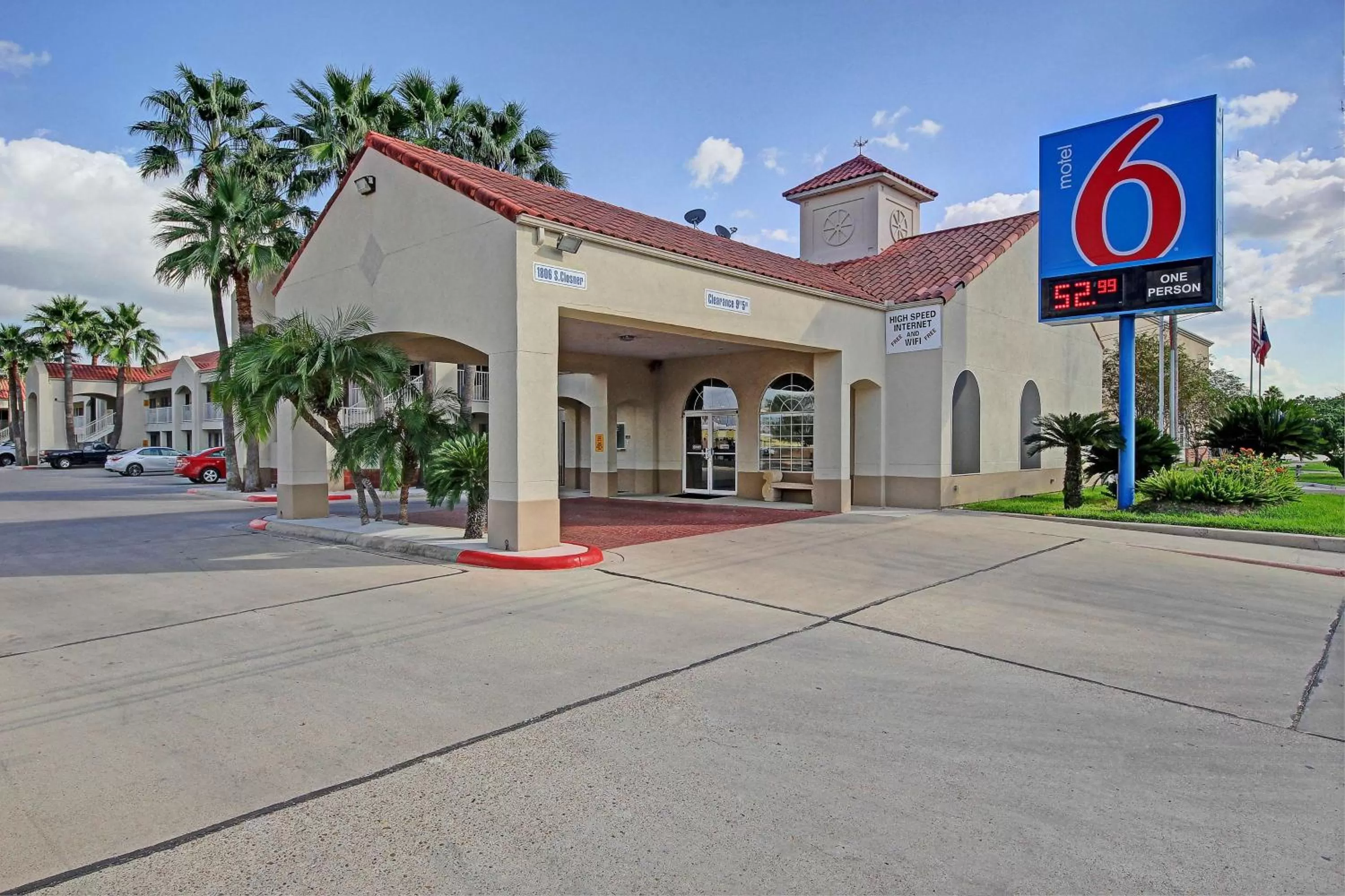 Property building in Motel 6-Edinburg, TX