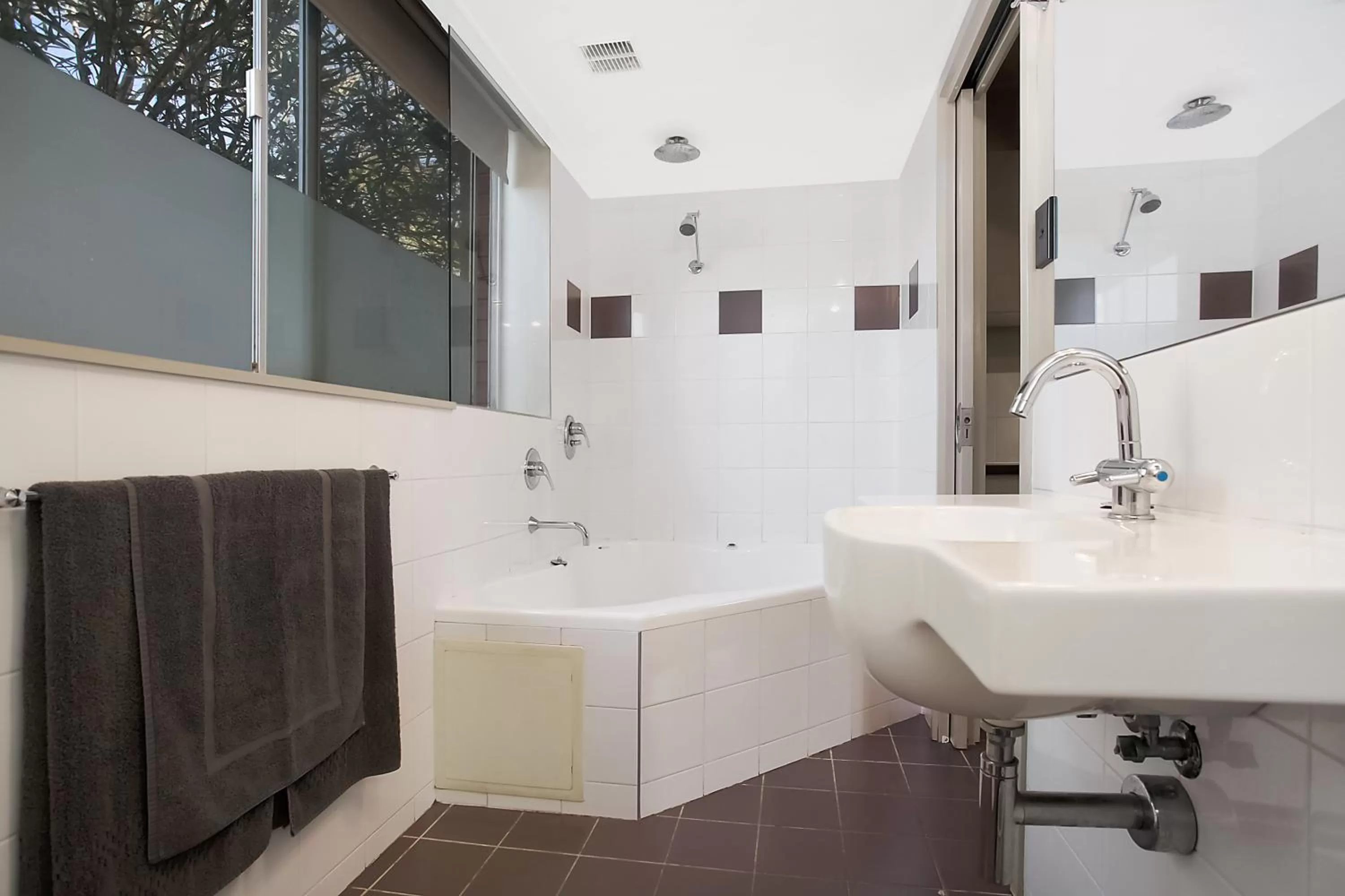 Comfort Inn On Raglan