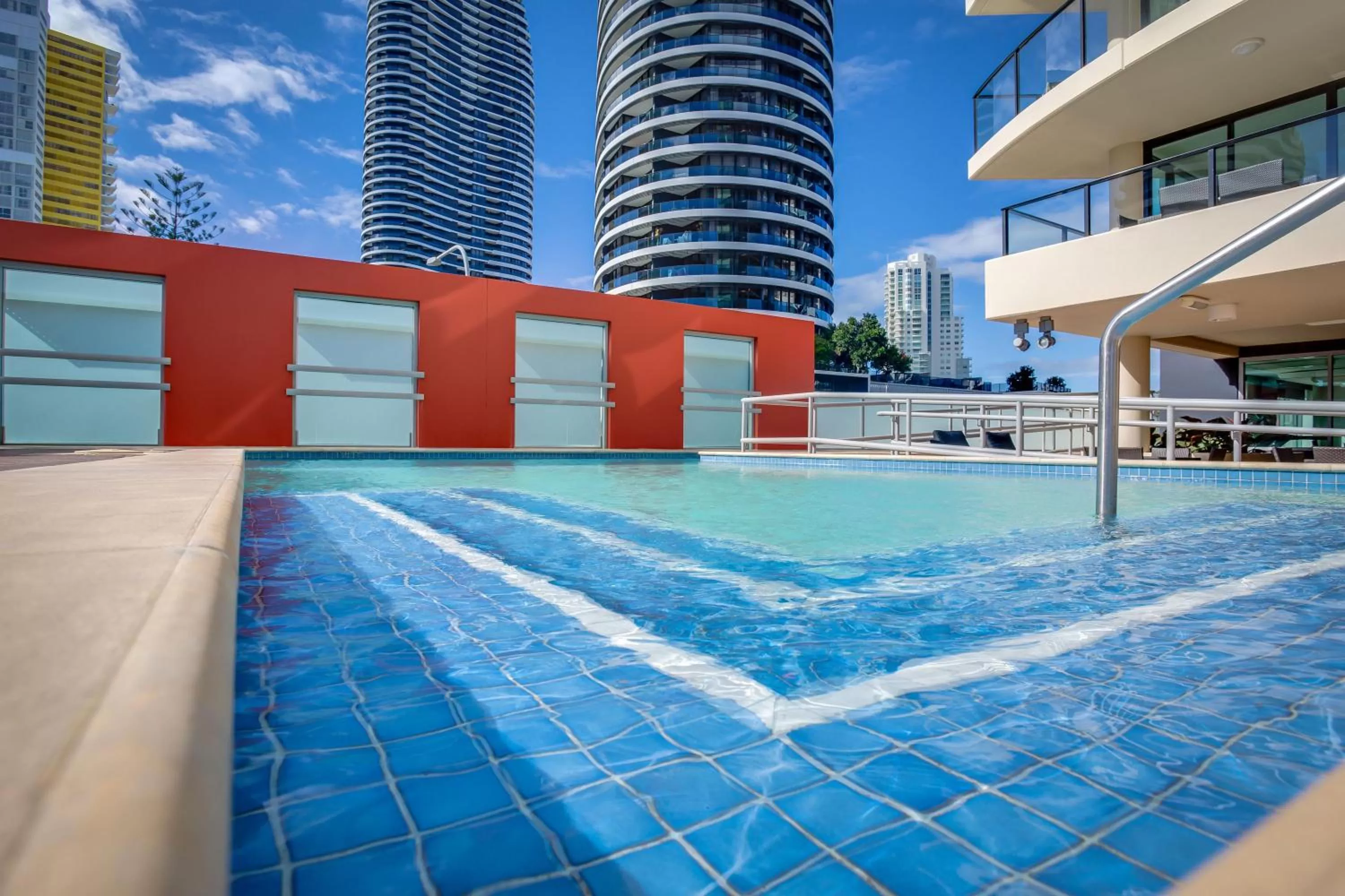 Swimming pool in Mantra Broadbeach on the Park