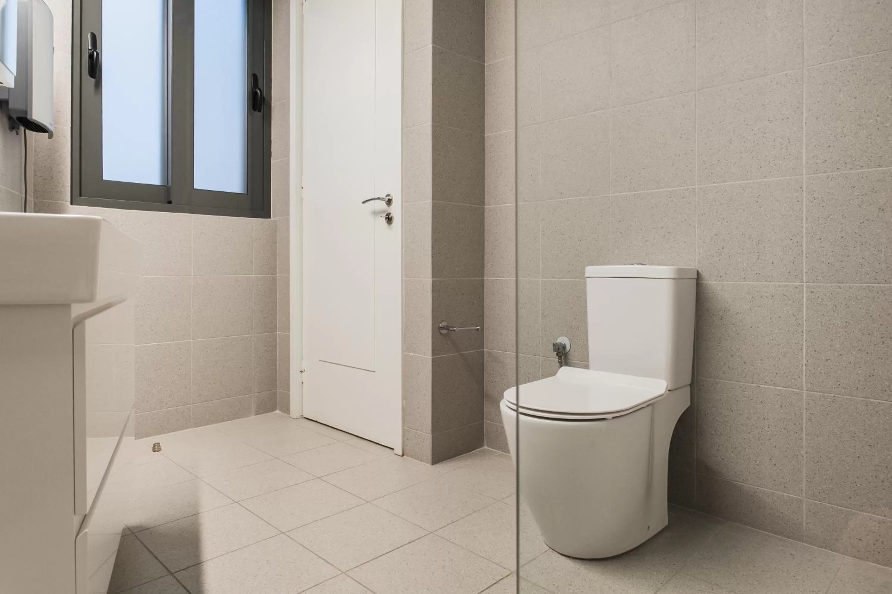 Bathroom in ZOIA The Hill by UPSTREET