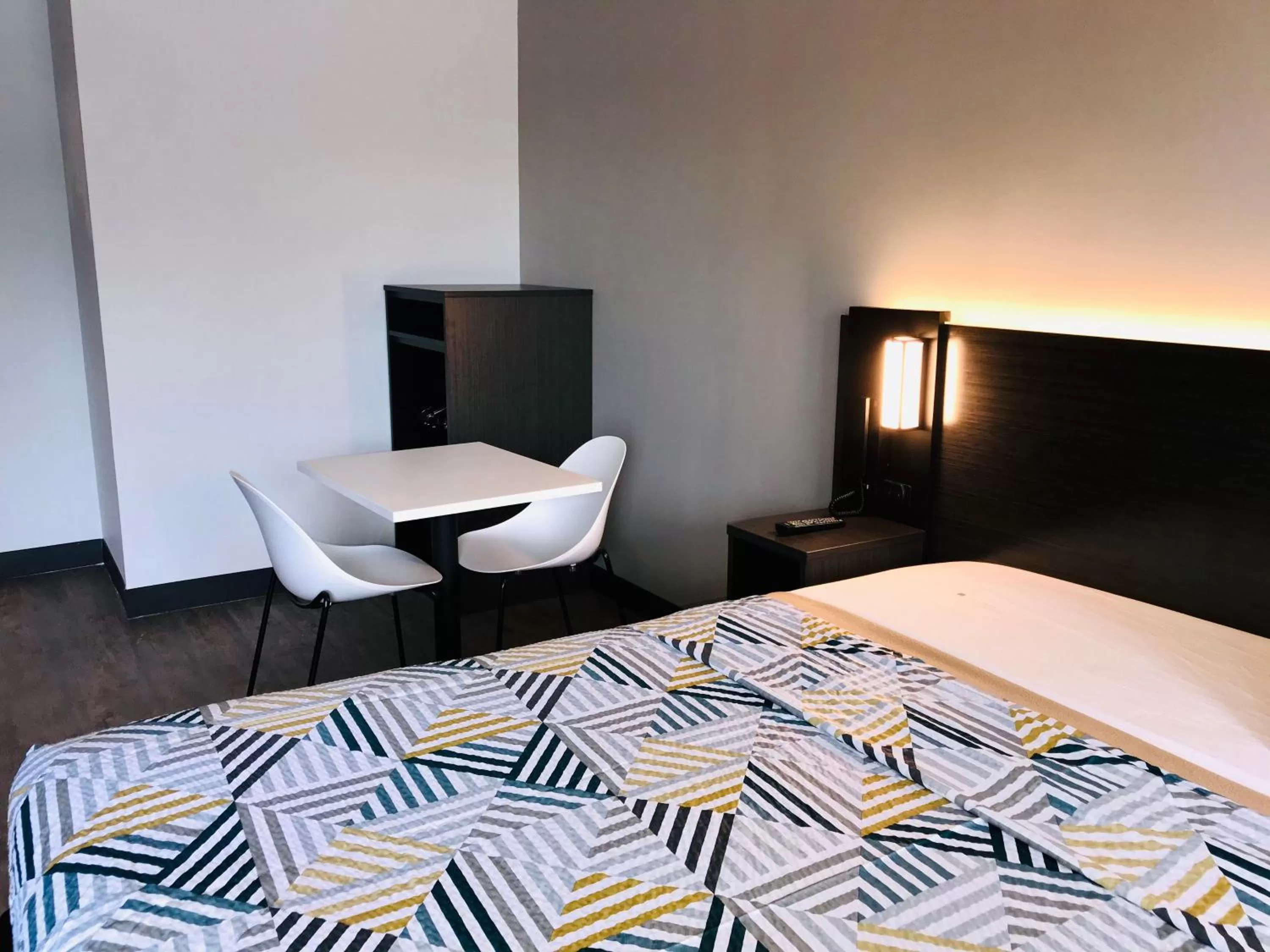 Bed in Studio 6 Dublin, Ga