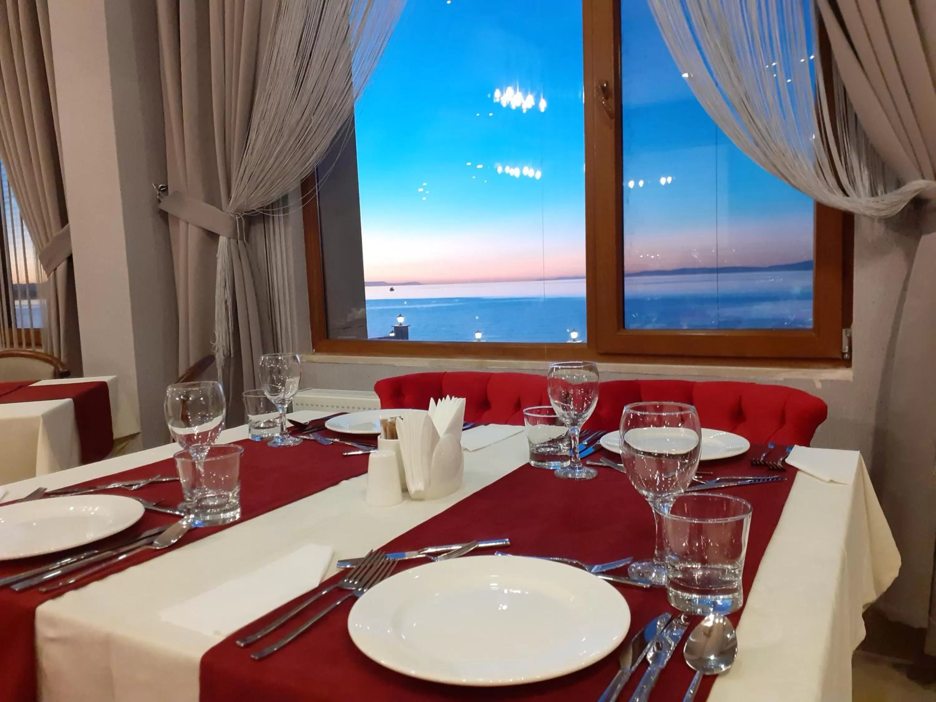 Restaurant/places to eat in Ramada by Wyndham Van