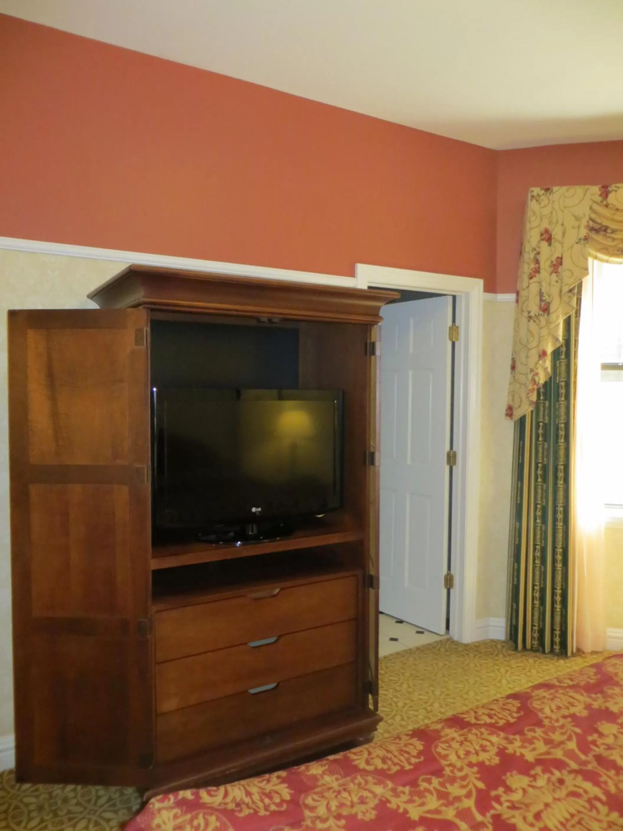 TV and multimedia, Bed in Carleton of Oak Park