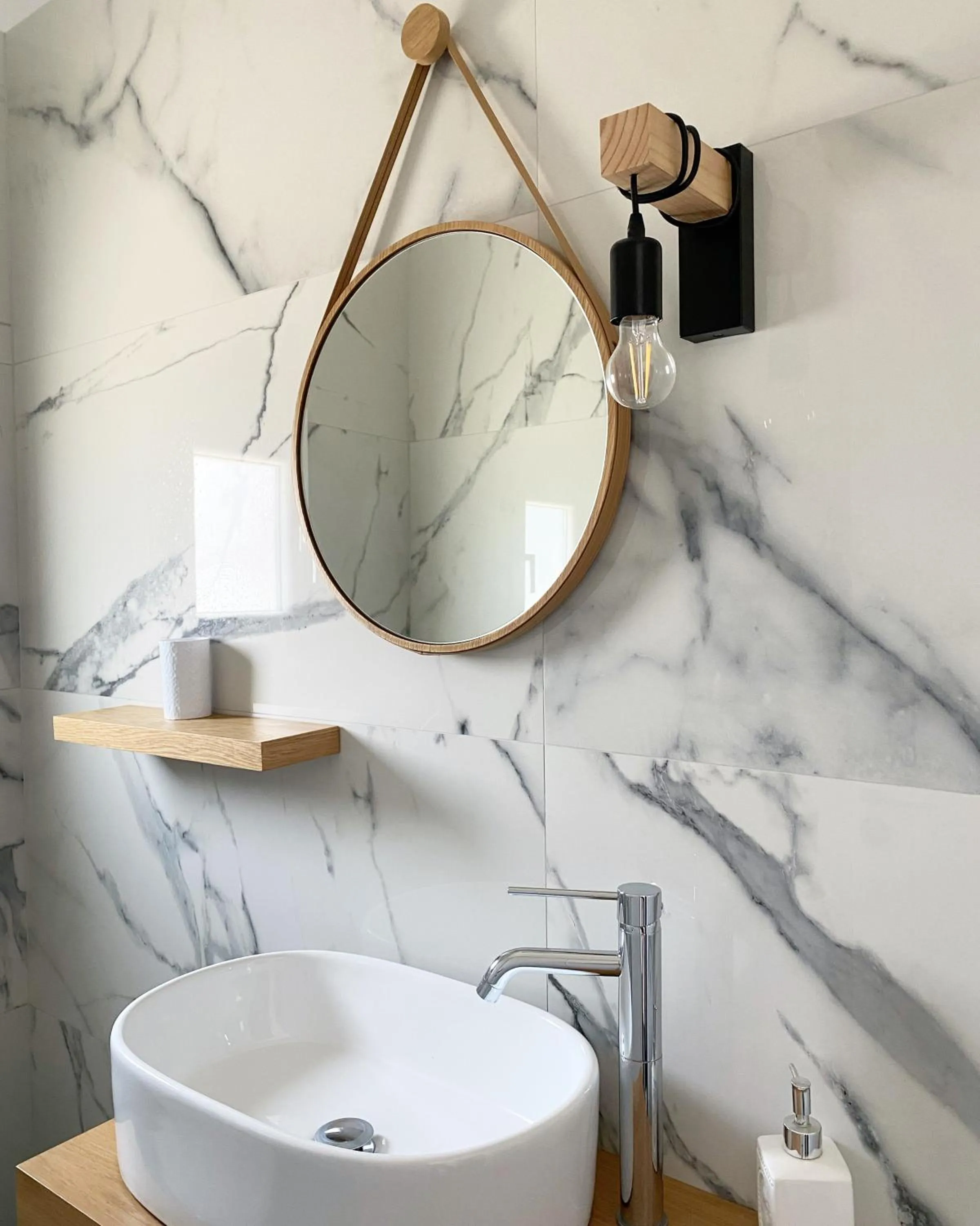 Bathroom in Fikas Hotel