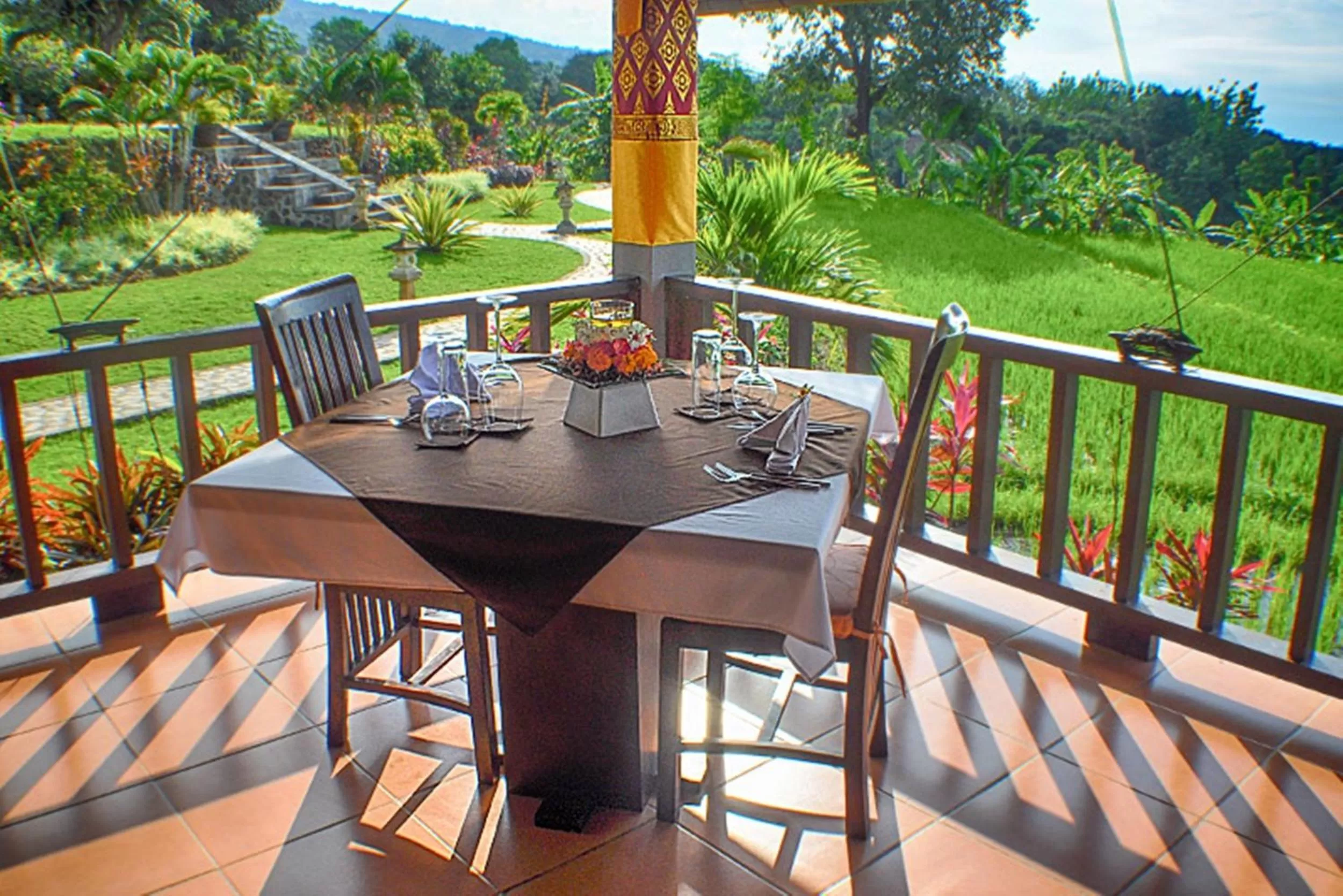 Restaurant/places to eat in Puri Mangga Sea View Resort and Spa