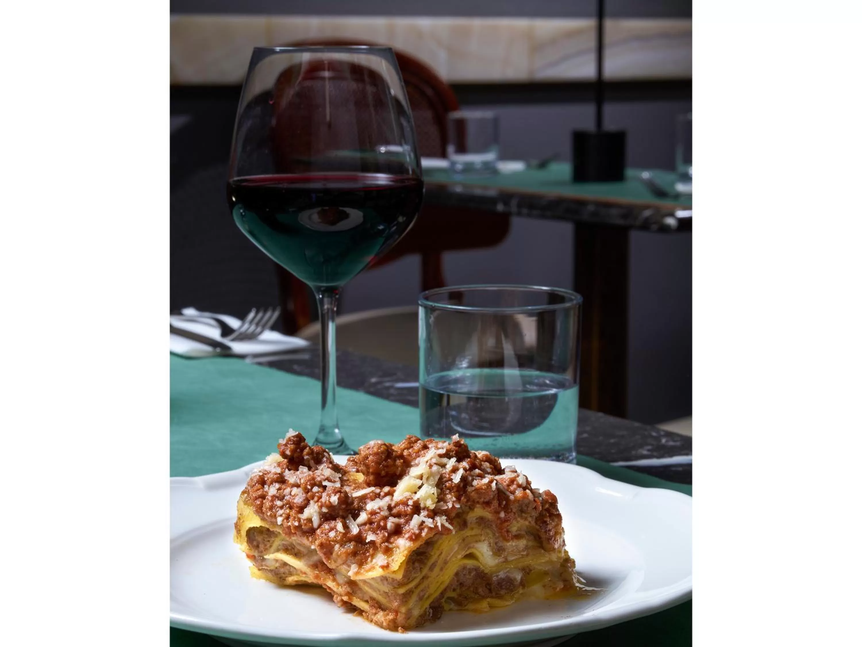 Restaurant/places to eat in Golden Tulip Rome Piram