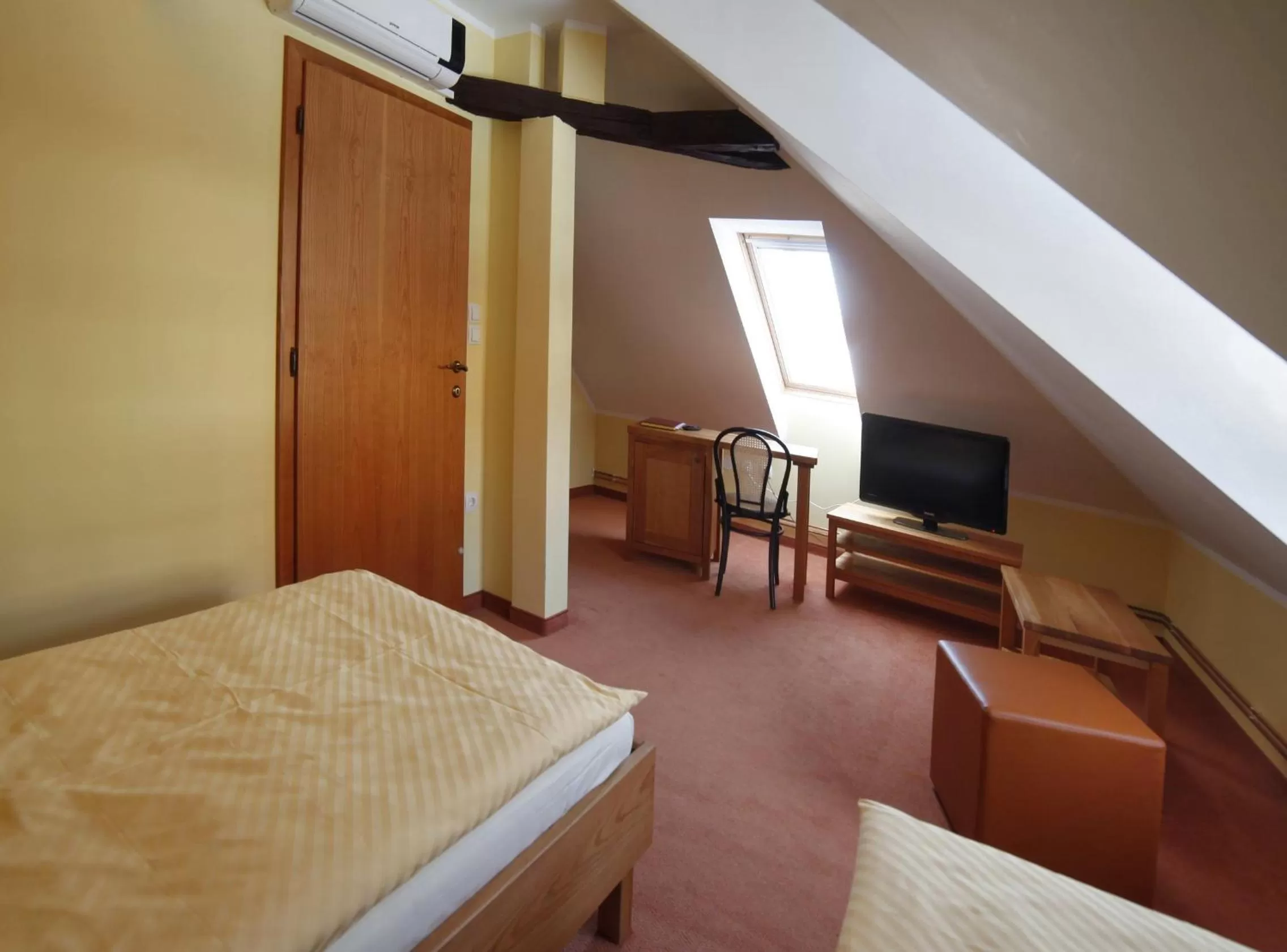 Twin Room with Landmark View in Bed & Breakfast Šilak