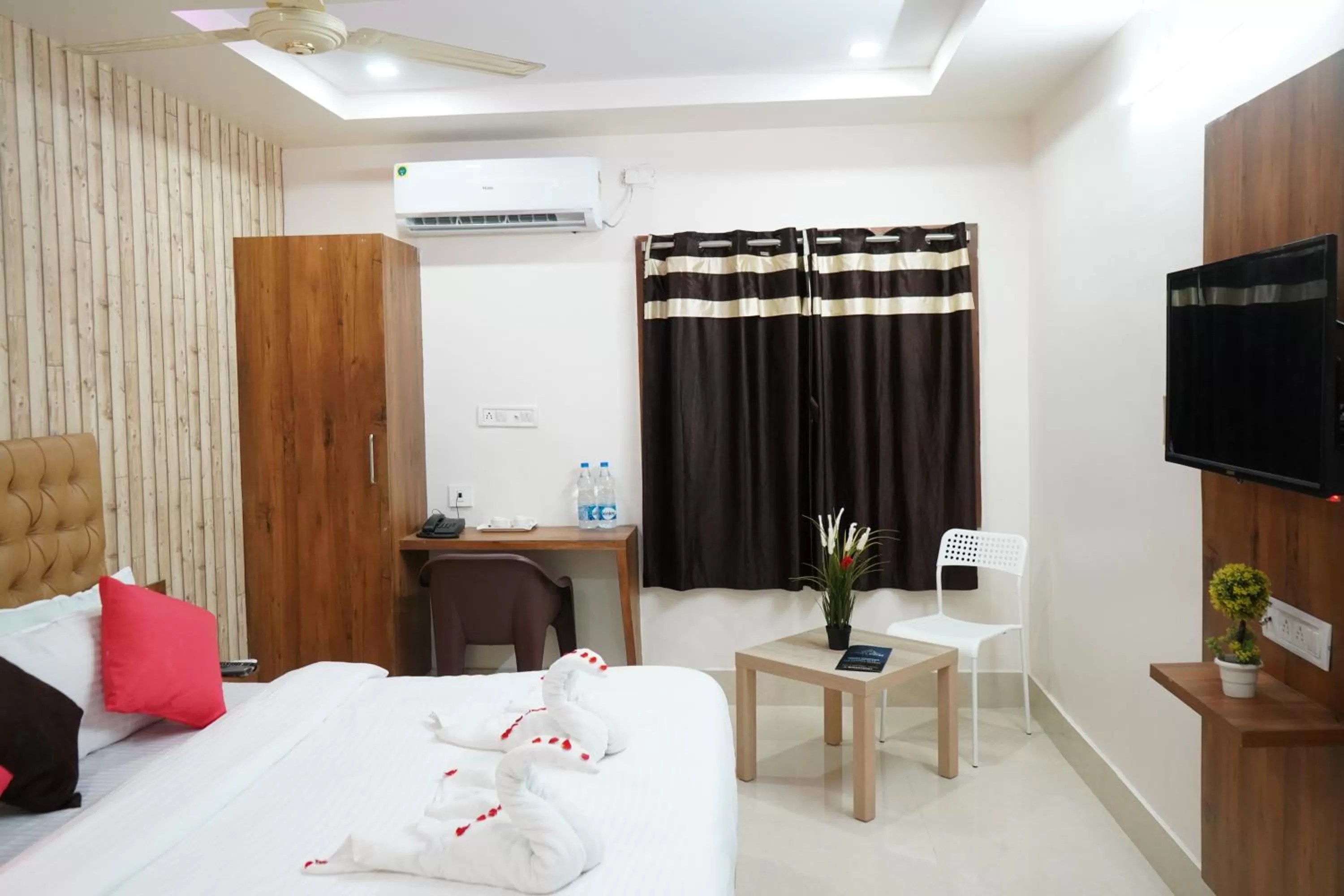 Bed in Homey Meadows - Beach Area