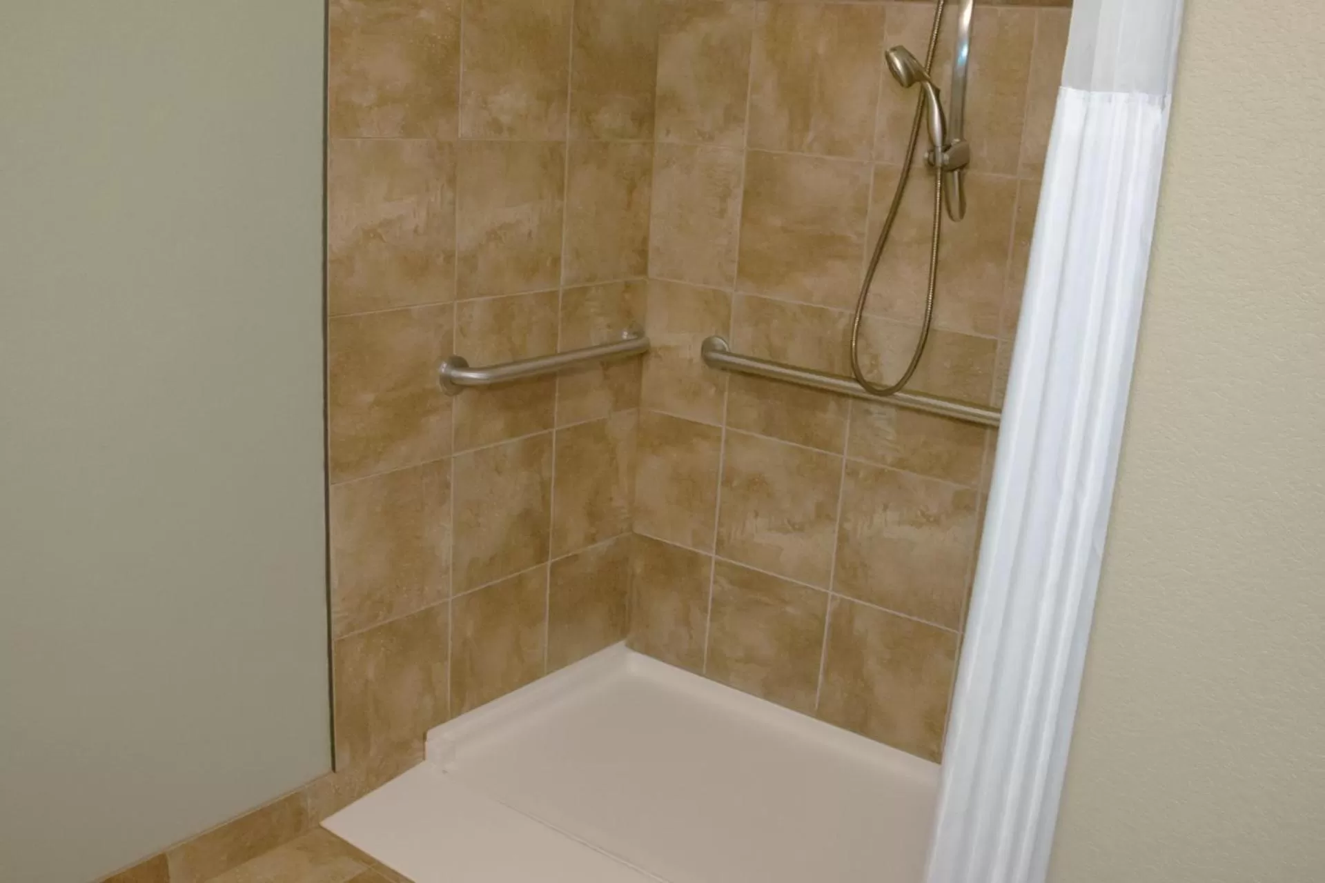 Shower in Expressway Suites of Grand Forks